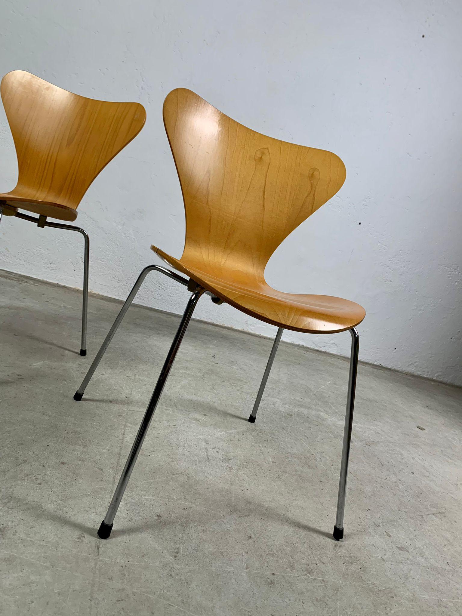 Pair of chairs mod. butterfly by Arne Jacobsen produced by Fritz Hansen, Denmark For Sale 1