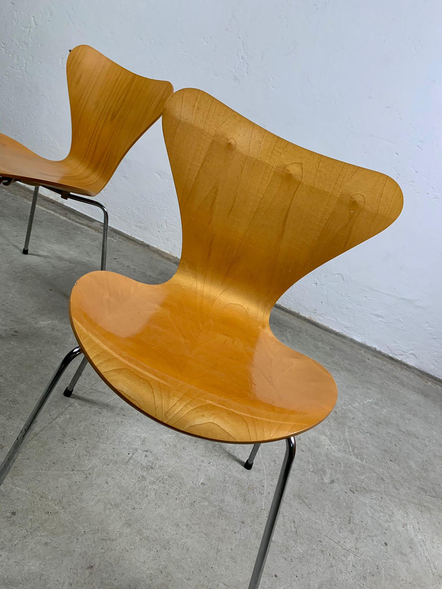 Pair of chairs mod. butterfly by Arne Jacobsen produced by Fritz Hansen, Denmark For Sale 2
