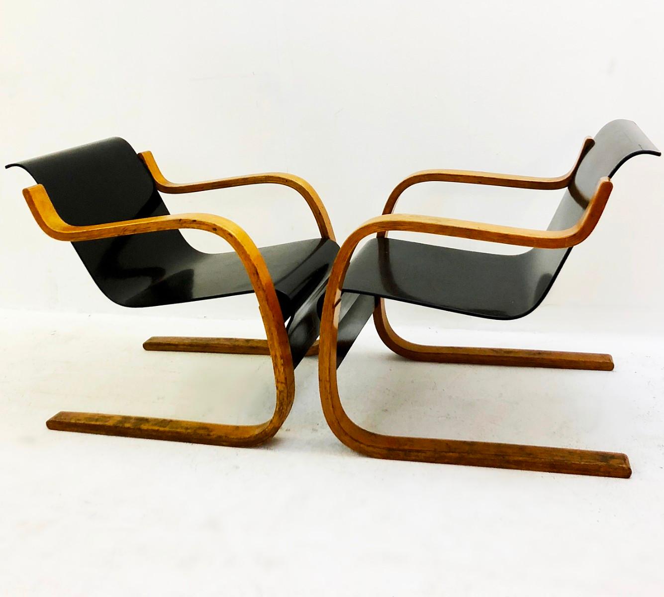 Pair of chairs model 31 in birchwood by Alvar Aalto, Finland, circa 1930s.
 