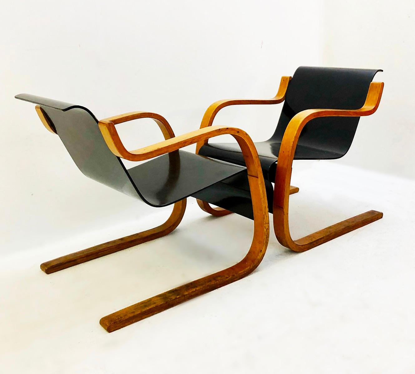 Mid-Century Modern Pair of Chairs Model 31 in Birchwood by Alvar Aalto, Finland, circa 1930s