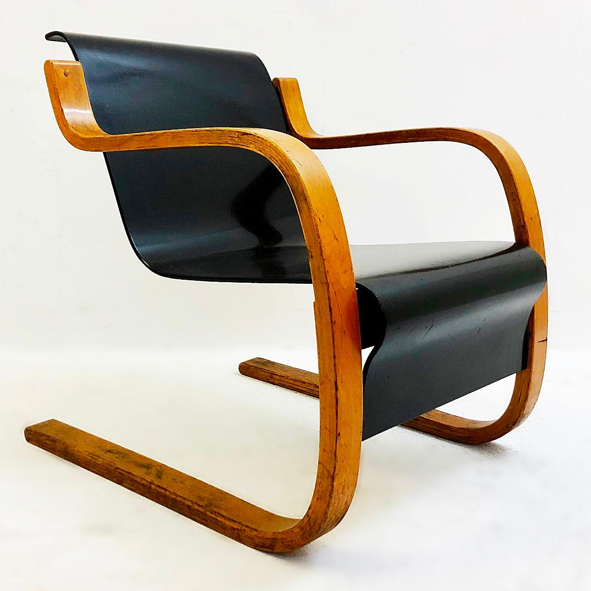 Finnish Pair of Chairs Model 31 in Birchwood by Alvar Aalto, Finland, circa 1930s