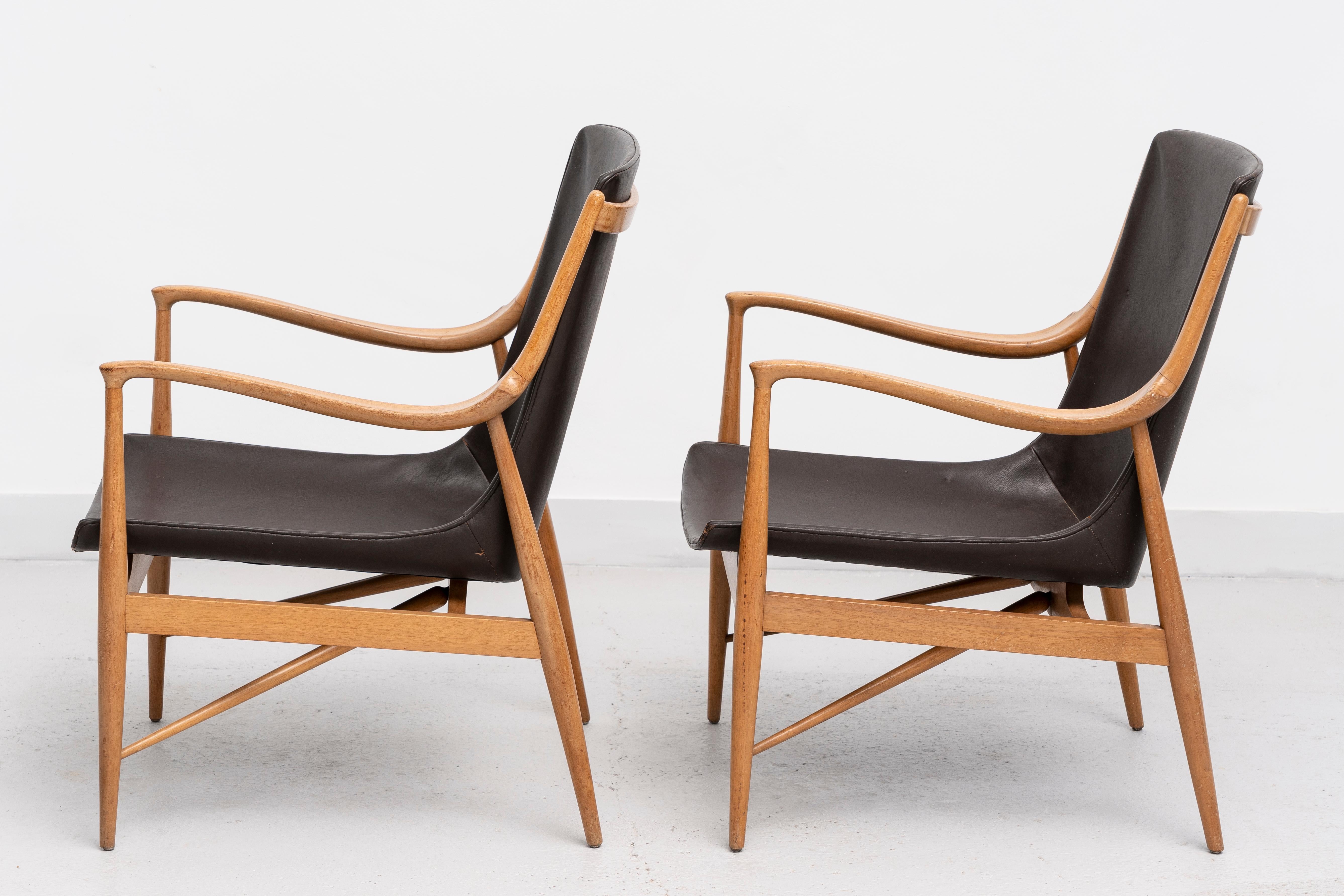 Danish Attributed to  FINN JUHL (Danemark, 1912 - 1989) model “45”, pair of armchairs. For Sale