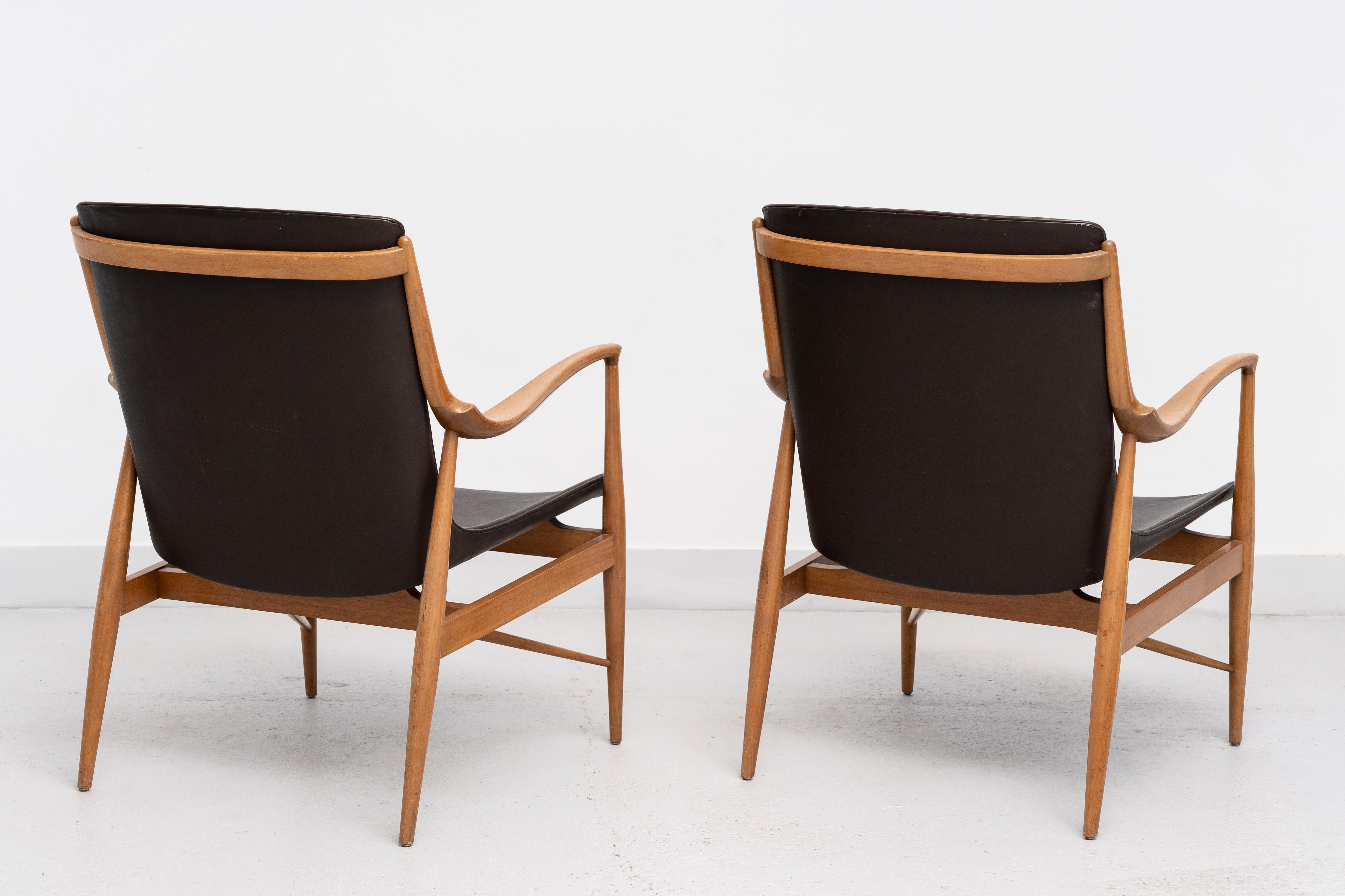 Attributed to  FINN JUHL (Danemark, 1912 - 1989) model “45”, pair of armchairs. In Fair Condition For Sale In MADRID, ES