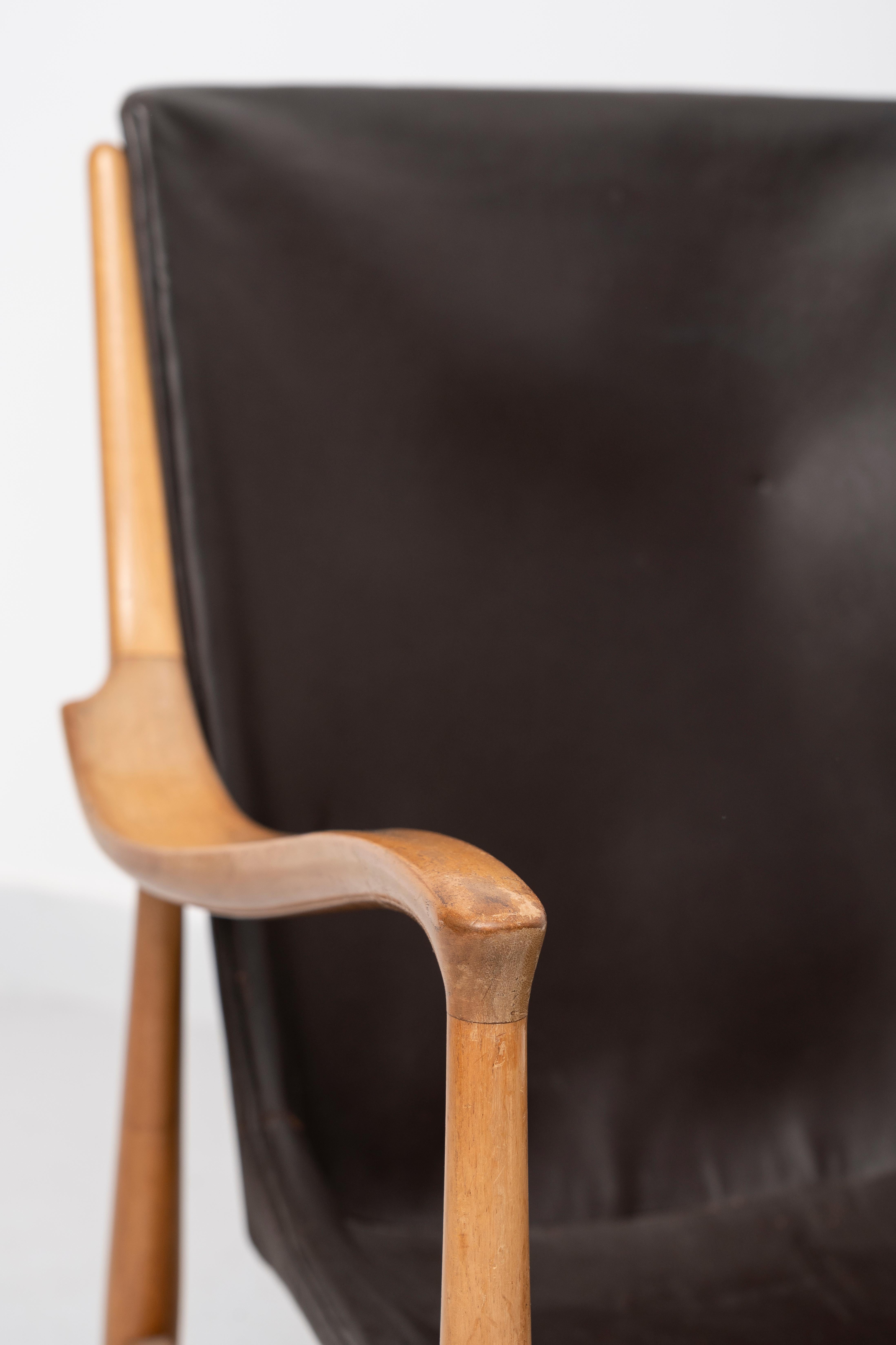 Leather Attributed to  FINN JUHL (Danemark, 1912 - 1989) model “45”, pair of armchairs. For Sale