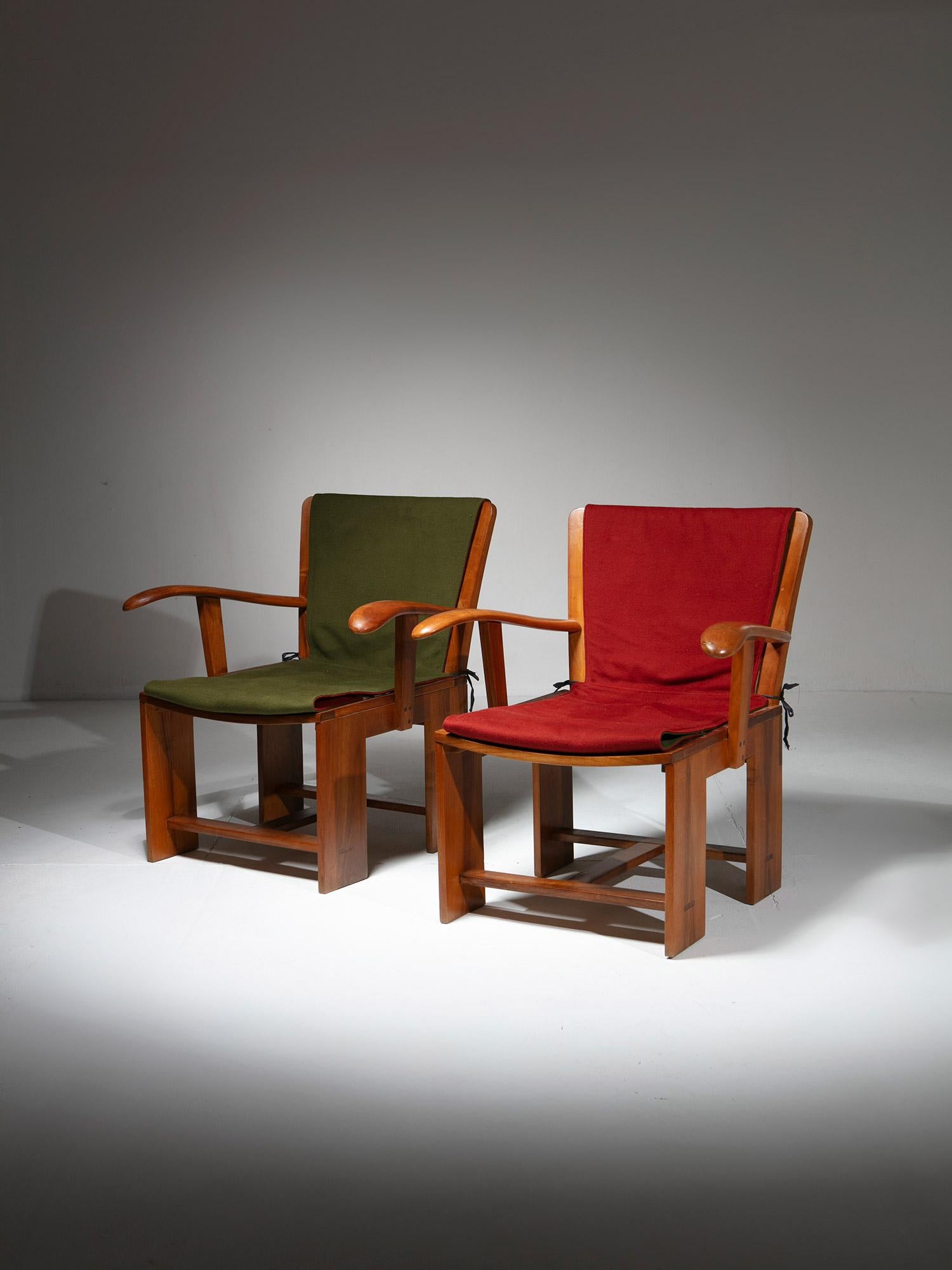 Ein Paar kleine Sessel von Carlo Scarpa für Bernini.
Modell 771 aus der 