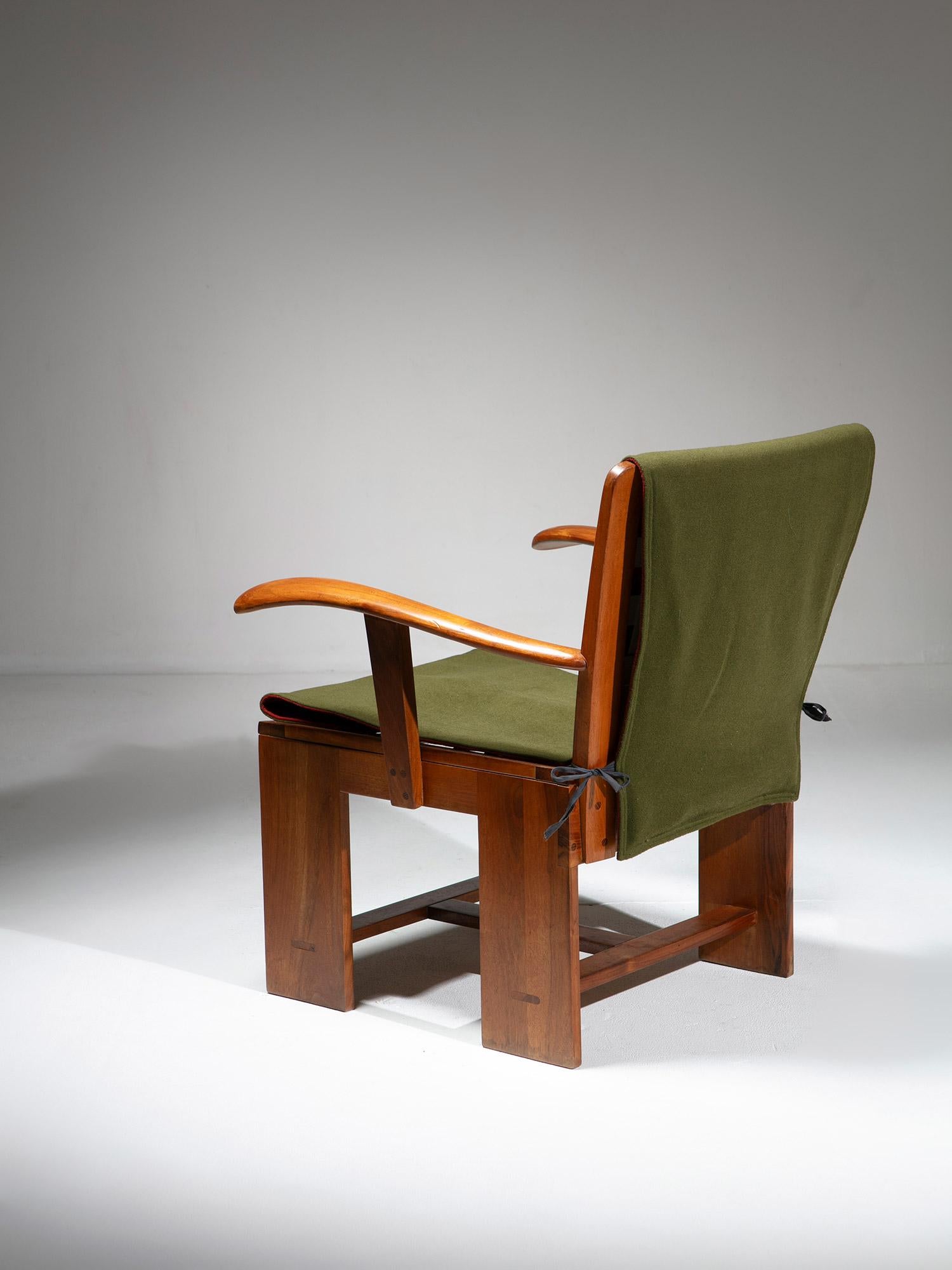 Paar Stühle Model No. 771 von Carlo Scarpa für Bernini, Italien, 1970er Jahre (Walnuss) im Angebot