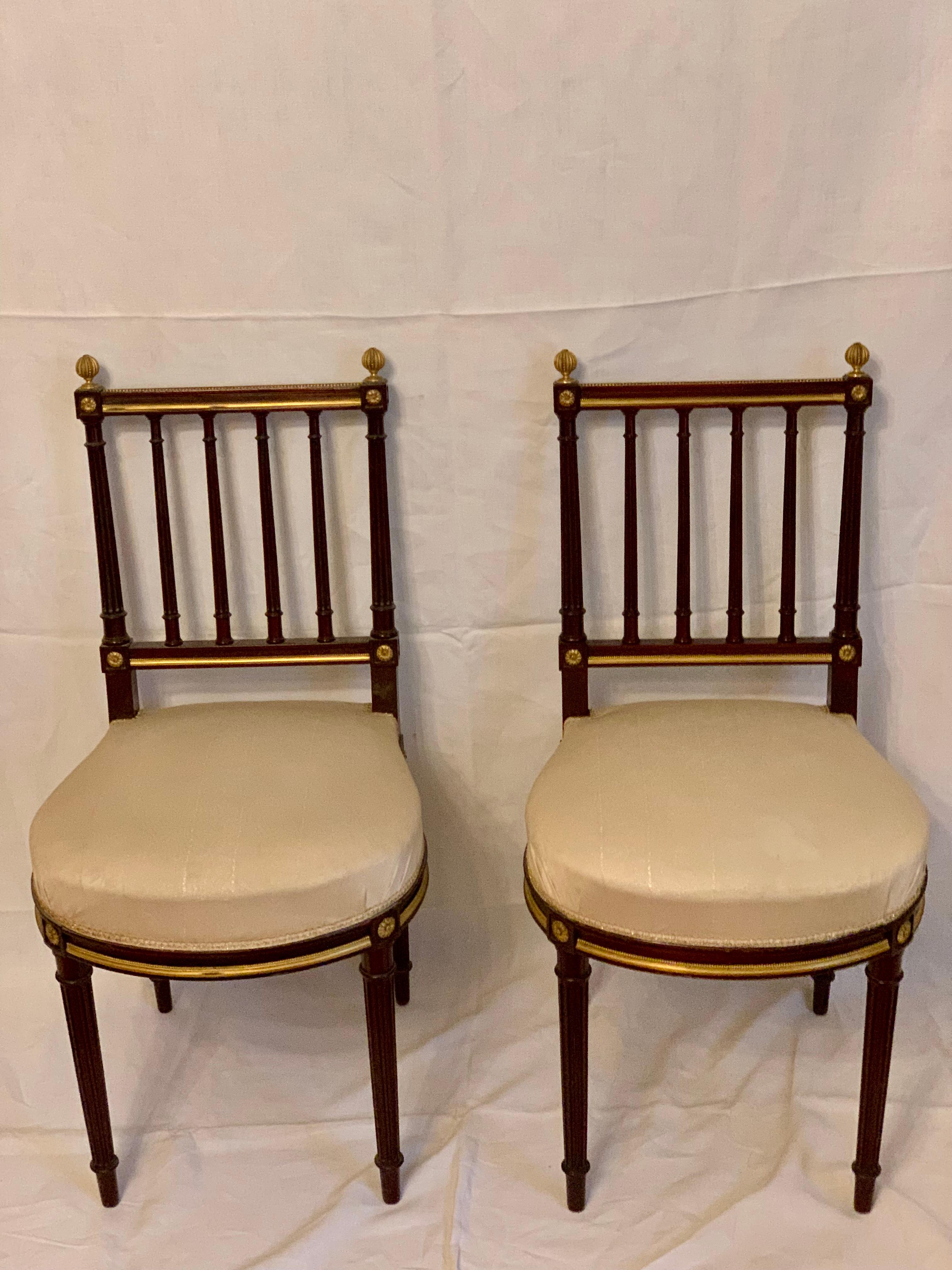 Fine XIX secolo Coppia di sedie mohagany e bronzo in vendita