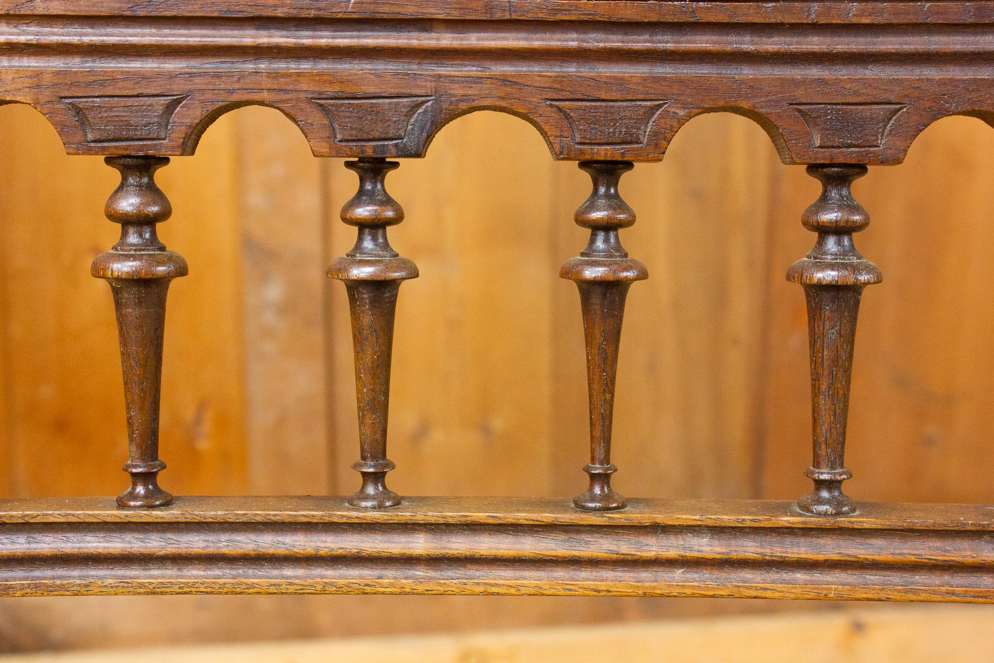 XIX secolo Coppia di sedie in stile neo-rinascimentale o HENRY II, in legno e pelle, 19° secolo in vendita