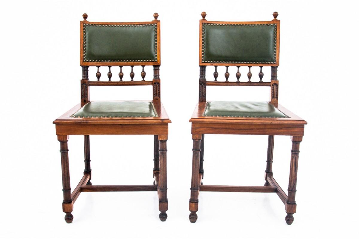 Antique chairs from the turn of the 19th and 20th centuries.

The furniture is in very good condition.

Dimensions: height 90 cm / seat height. 46 cm / width 47 cm / depth 52 cm