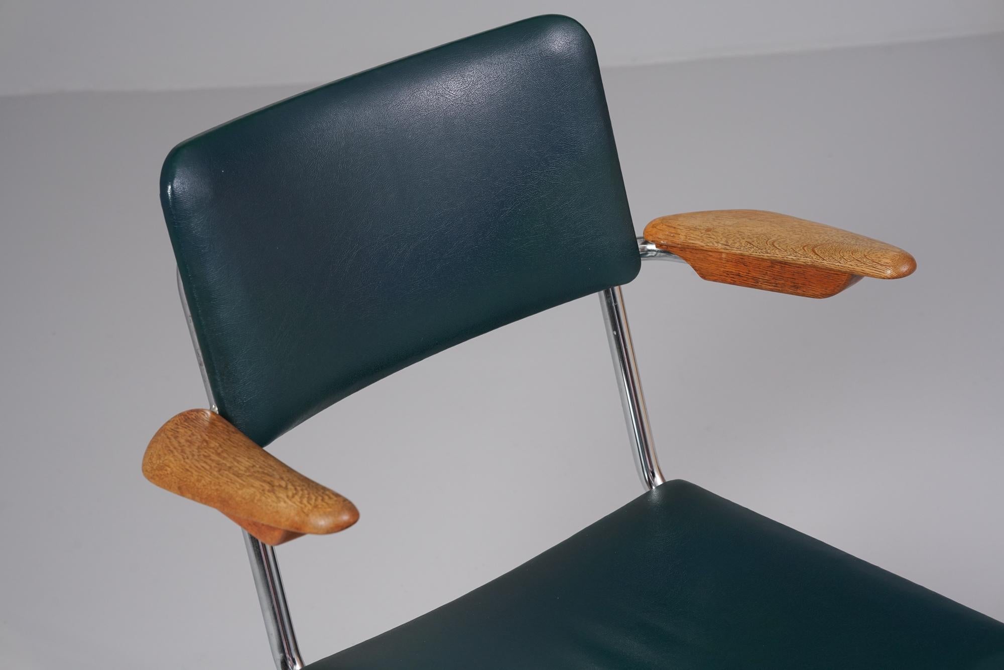 Finlandais Paire de chaises, Verkstads AB Lindqvist, Suède, années 1940 en vente