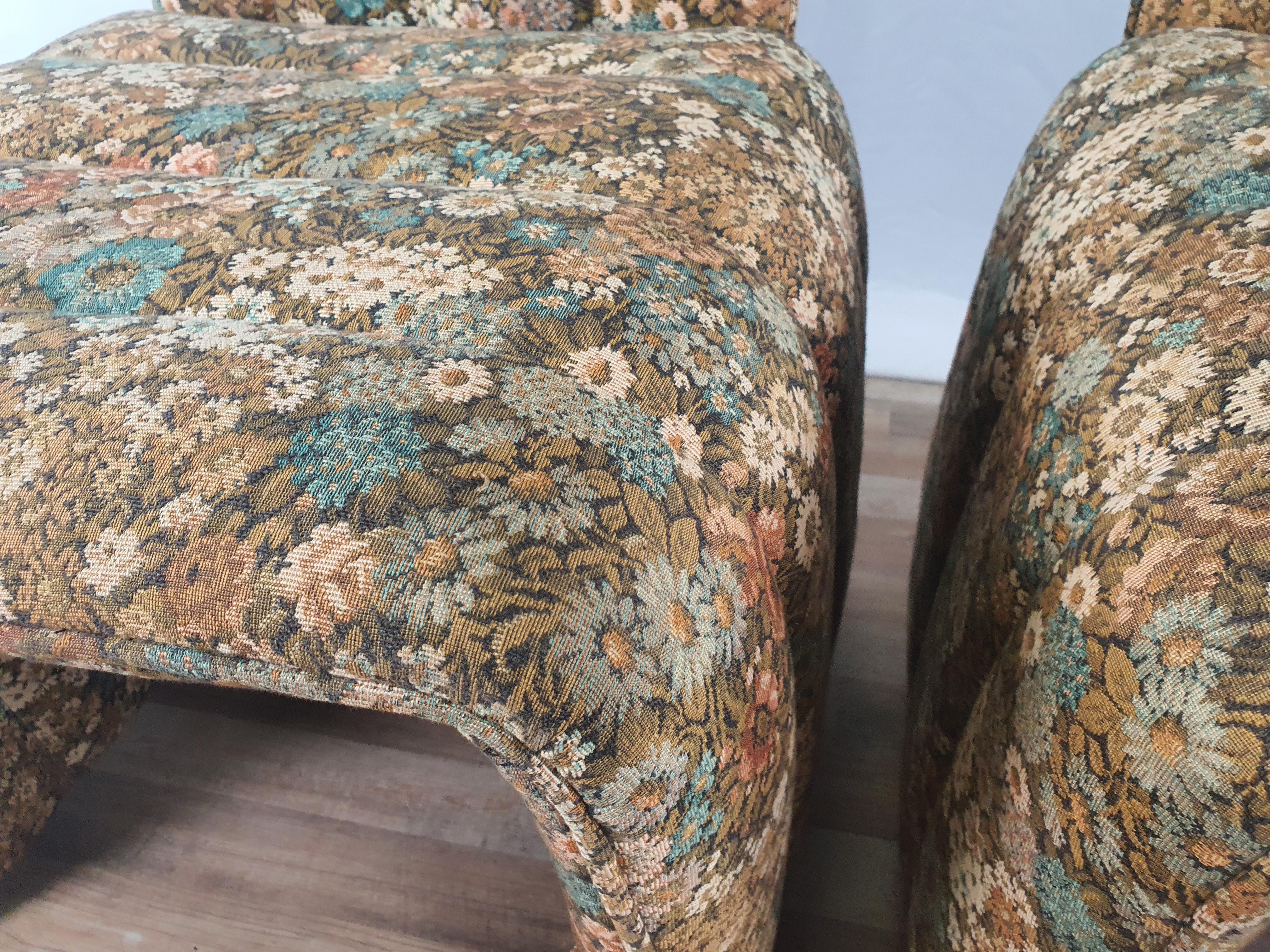 Pair of Chairs with 1970s Design Floral Fabric For Sale 7