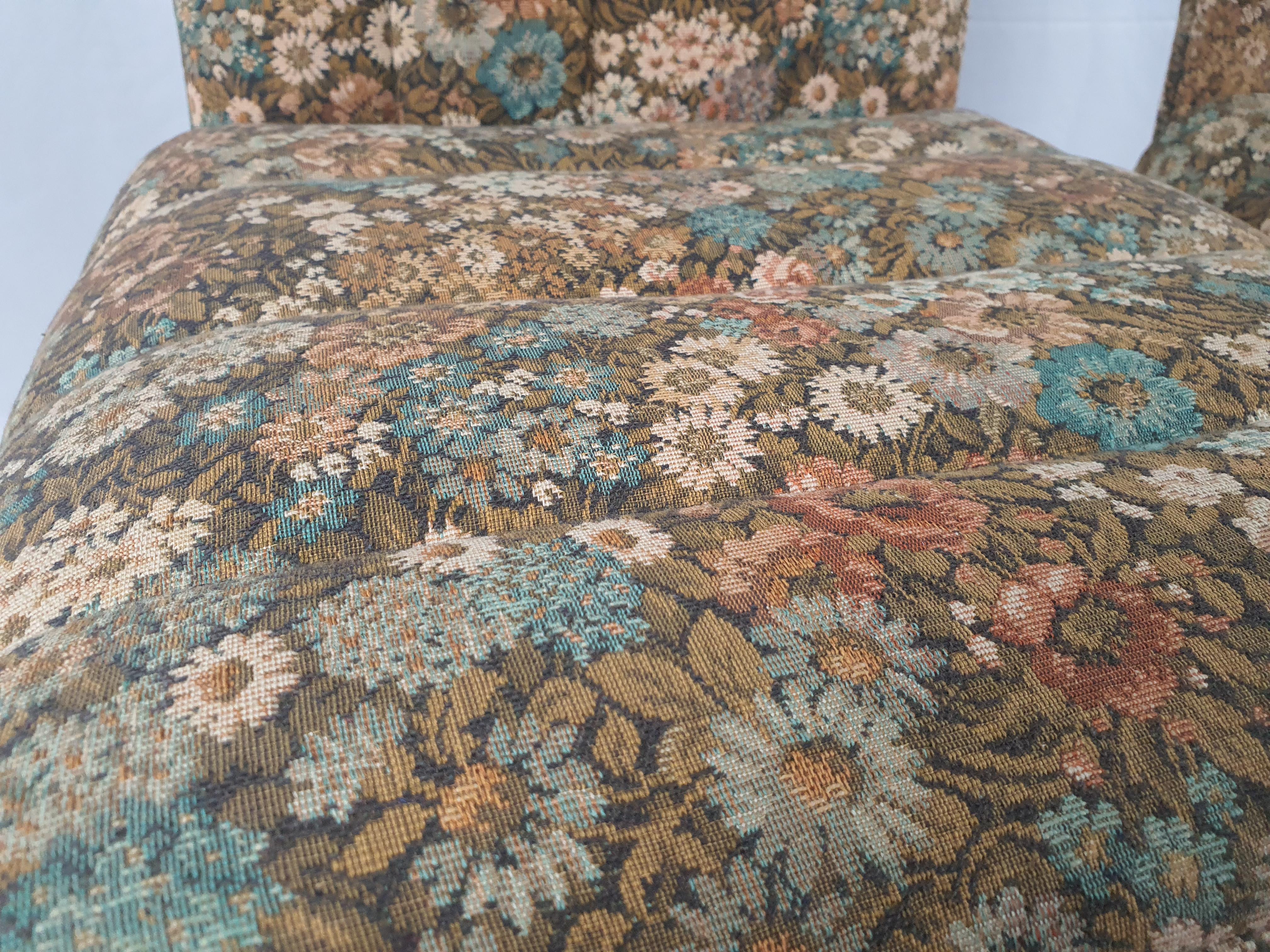 Pair of Chairs with 1970s Design Floral Fabric For Sale 10