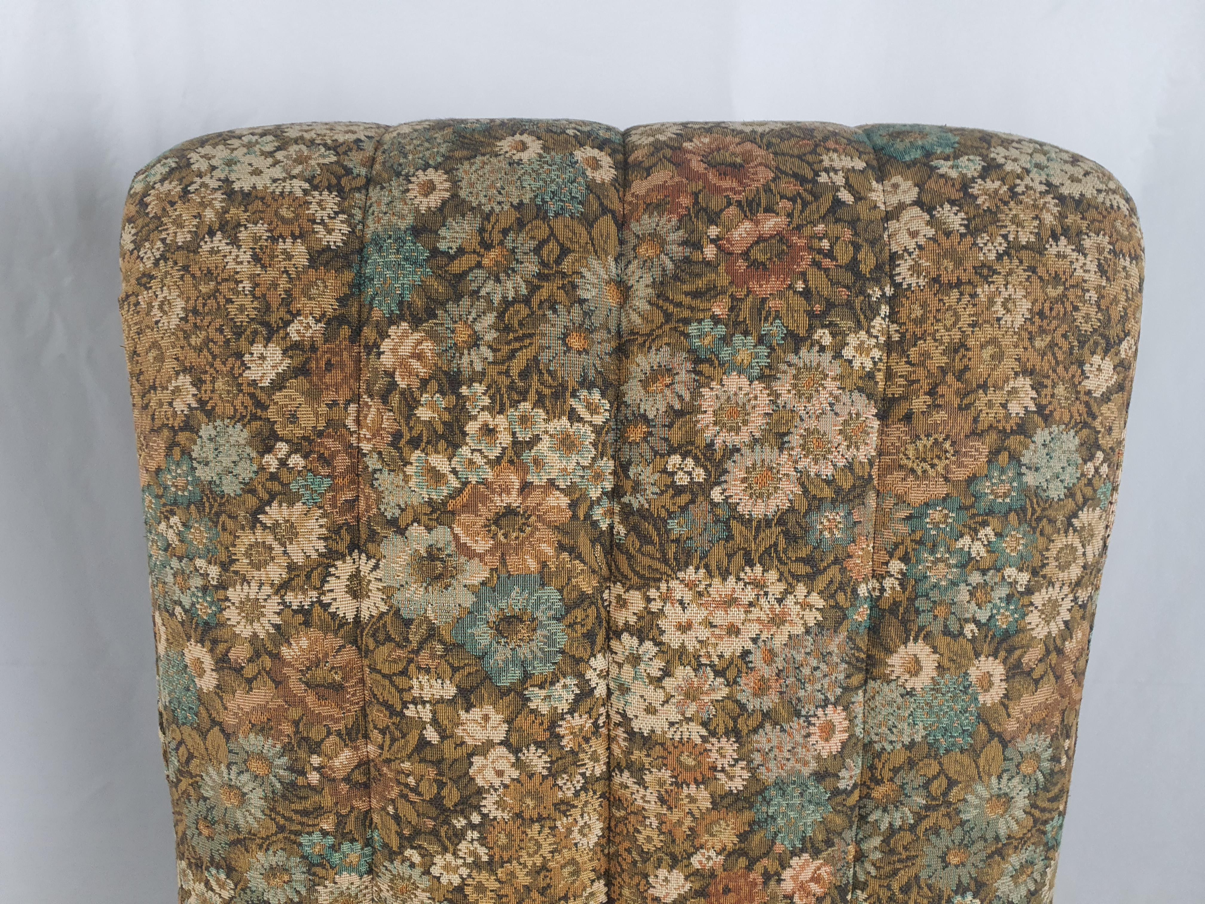 Late 20th Century Pair of Chairs with 1970s Design Floral Fabric For Sale