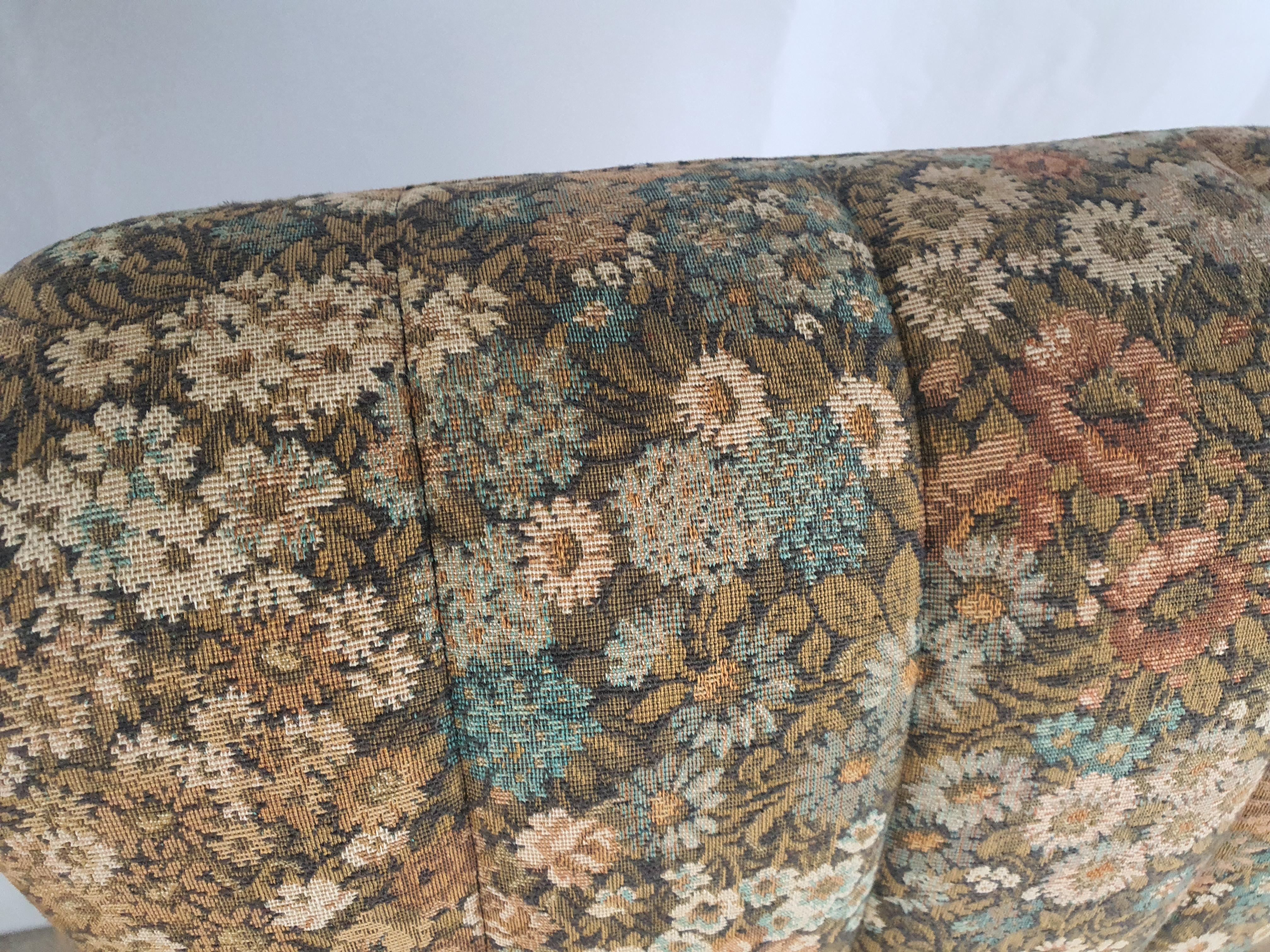 Pair of Chairs with 1970s Design Floral Fabric For Sale 3