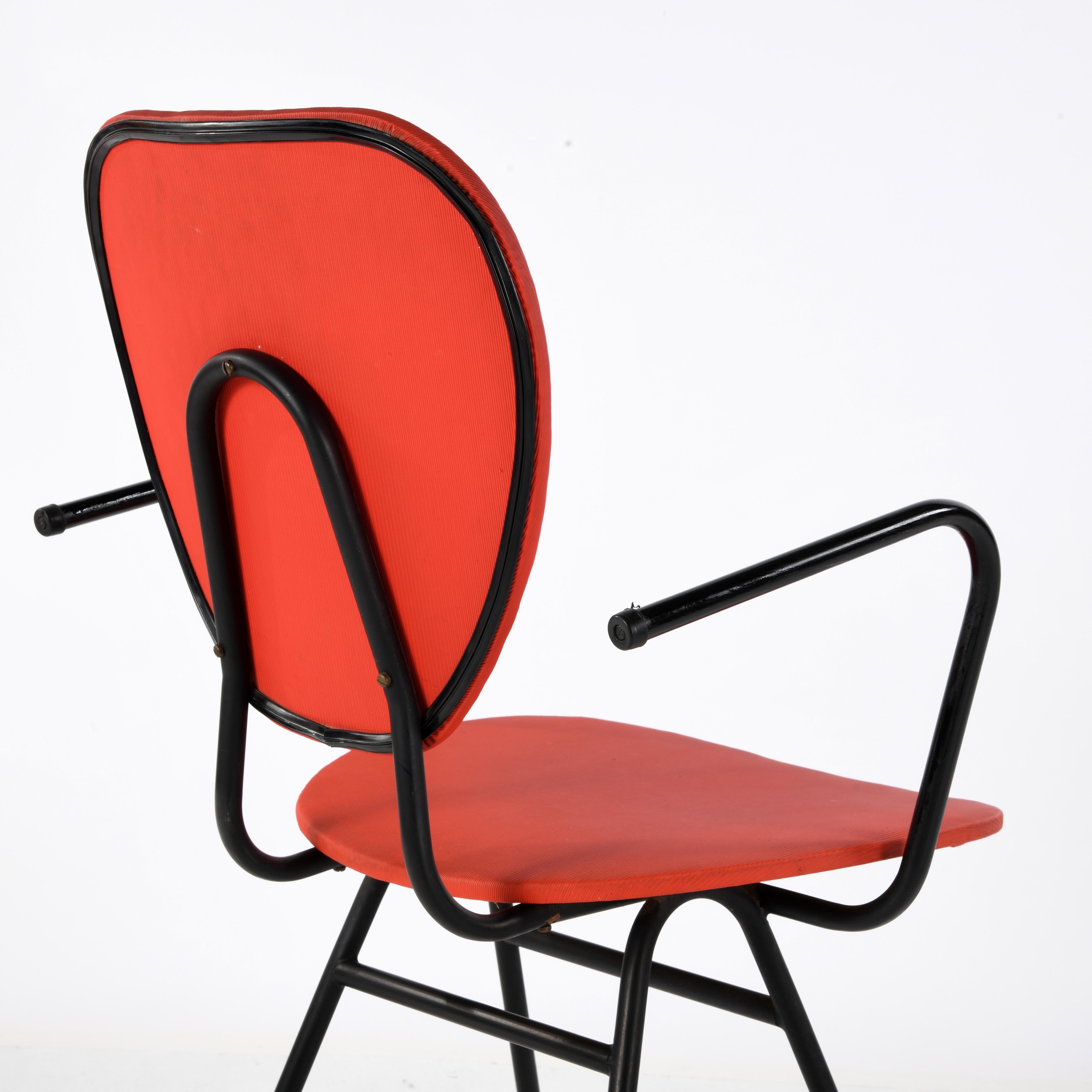 Acier Paire de chaises avec accoudoirs de Jacques Hitier, publiée en France en 1950 en vente
