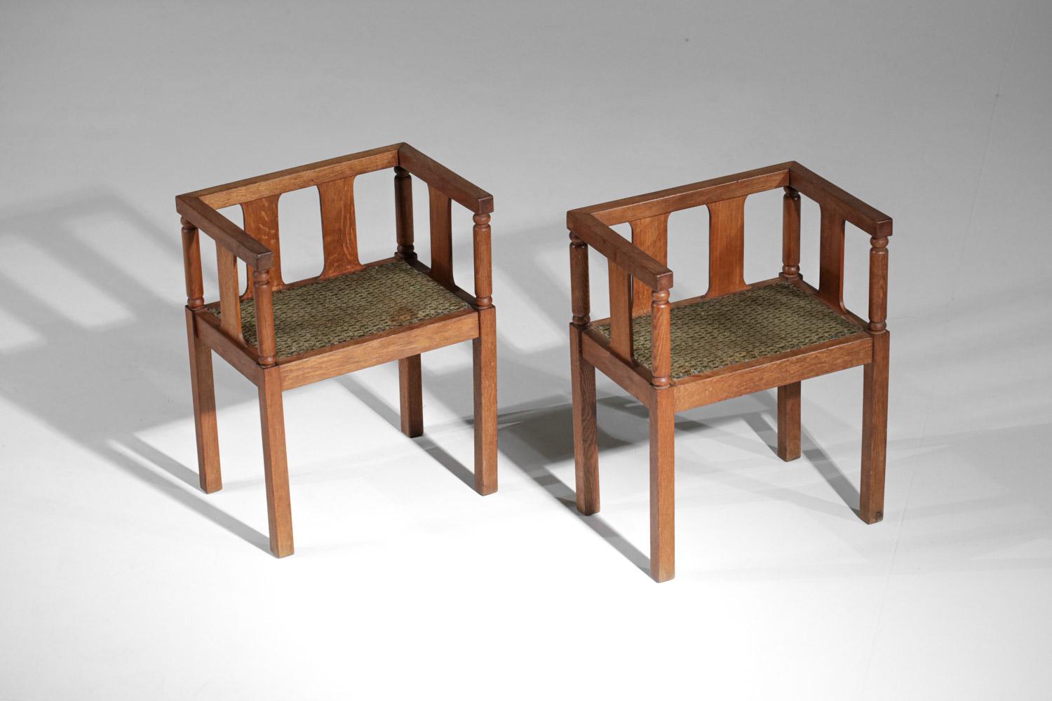 Paire de chaises avec accoudoirs des années 1940 en chêne massif et velours en vente 10
