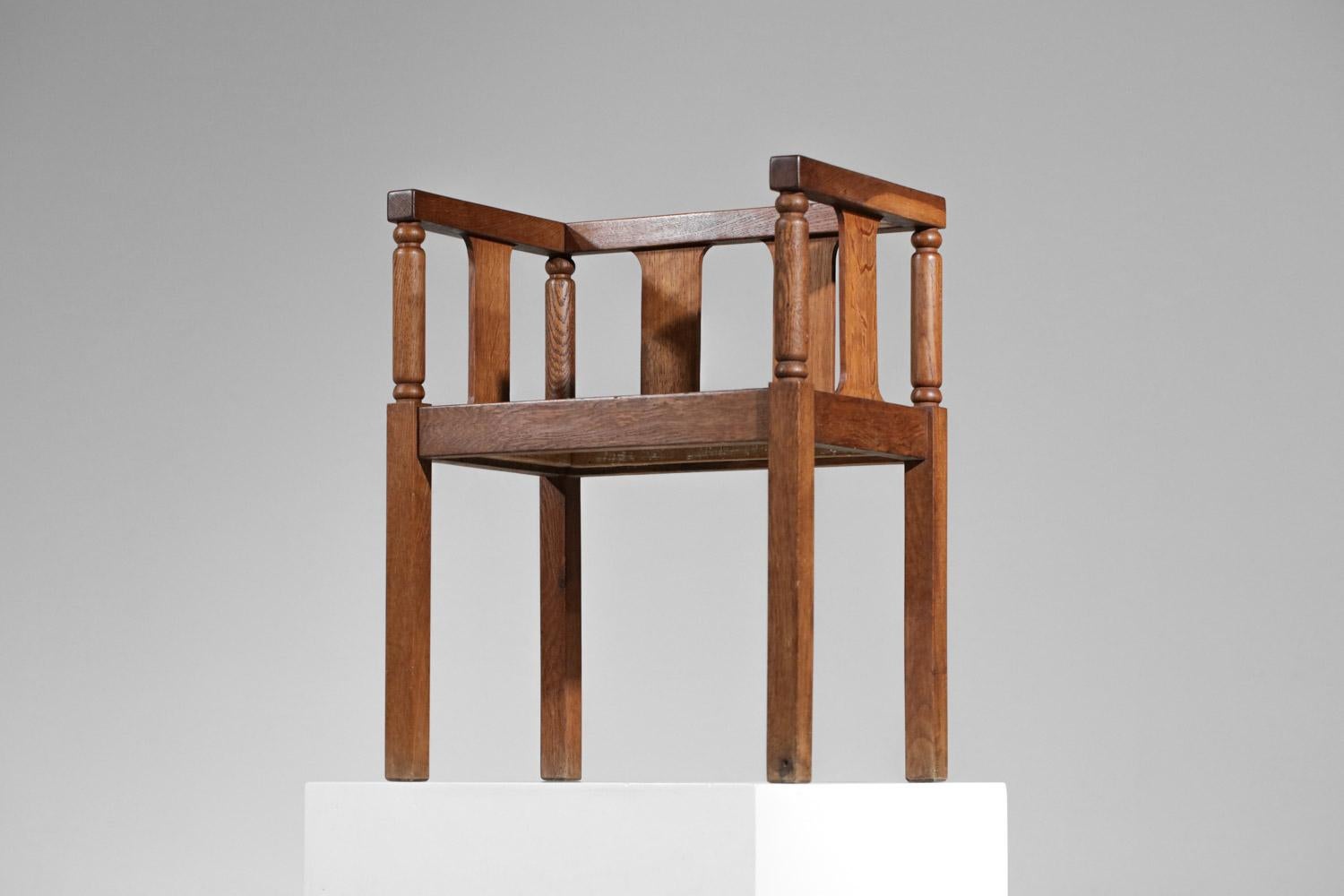Paire de chaises avec accoudoirs des années 1940 en chêne massif et velours en vente 11