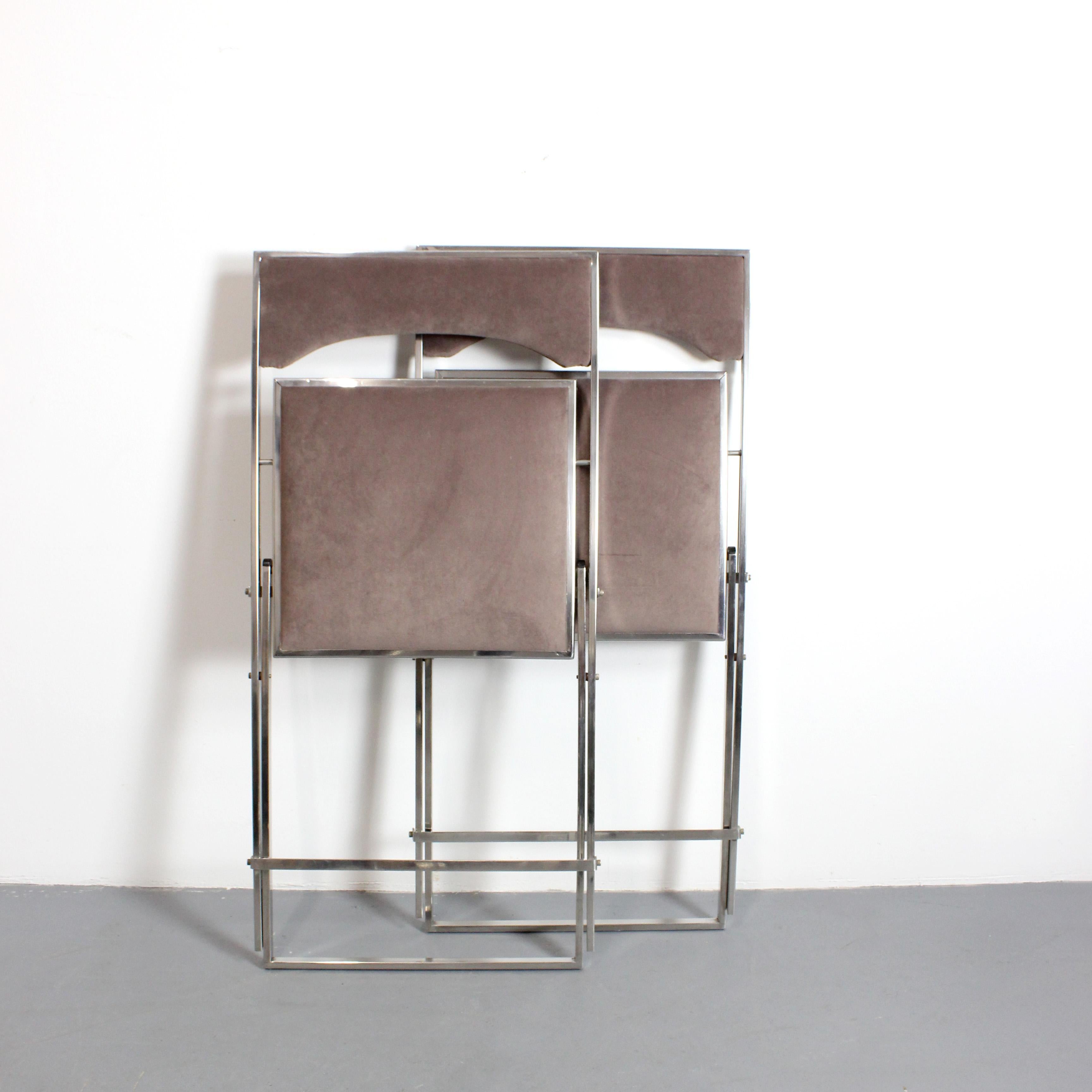 Paar Stühle mit verchromtem Metallgestell und brauner Chenille-Polsterung (Italienisch) im Angebot