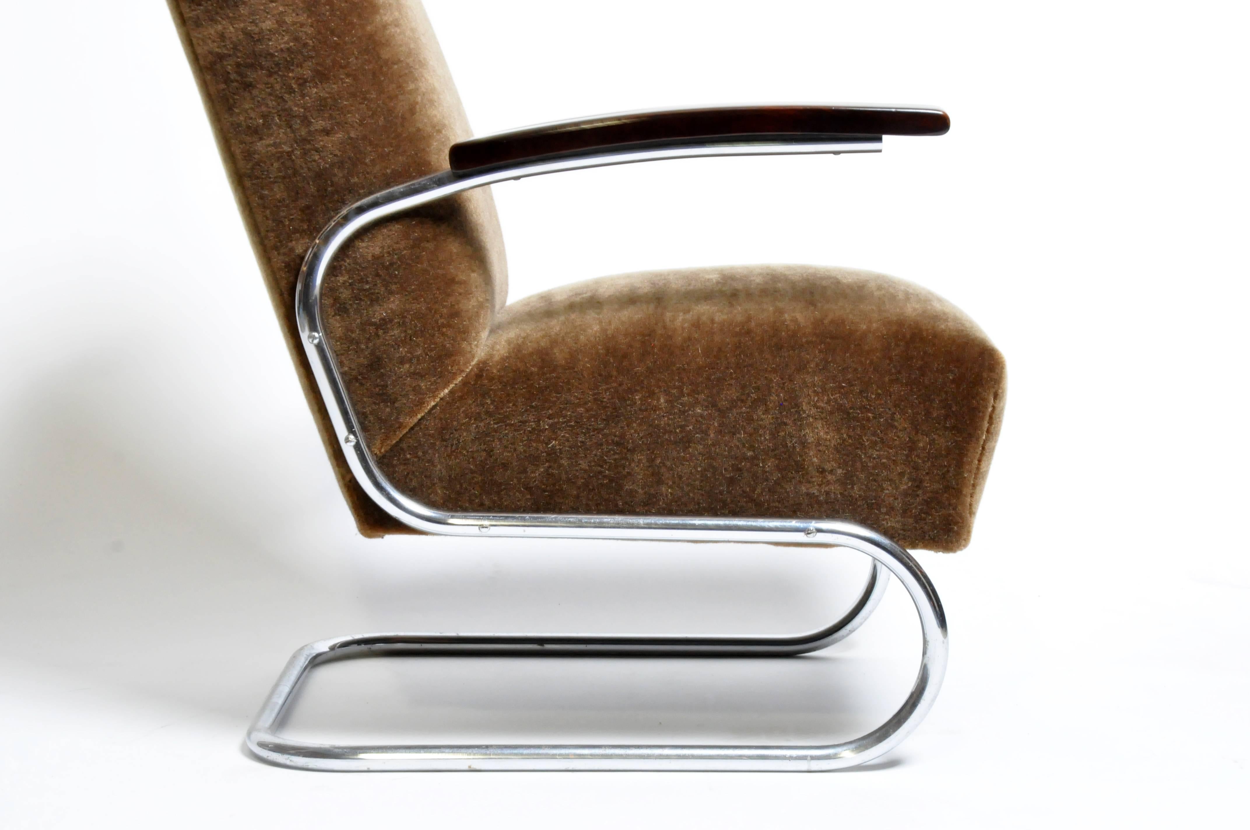 Pair of Chairs with Curved Chrome Legs 4