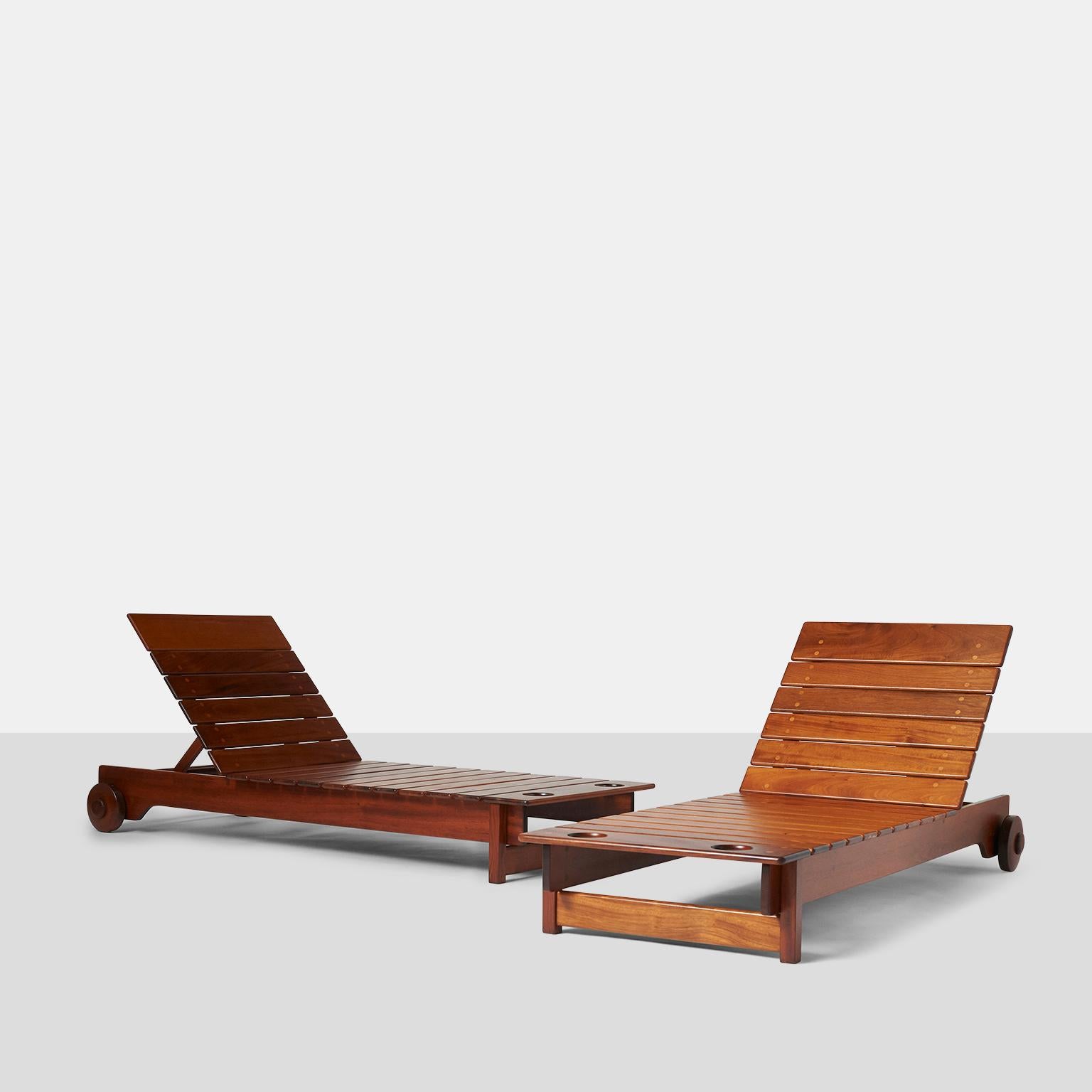 Pair of chaise longues by Sergio Rodrigues
A pair of chaise longues with adjustable backs. The base has two wheels for easy moving. Restored to their original condition.
Brazil, circa 1990.
 