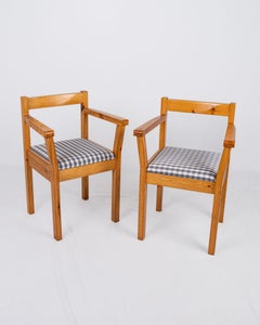 Pair of chalet-style pinewood and gingham fabric chairs, made in France, 1980s