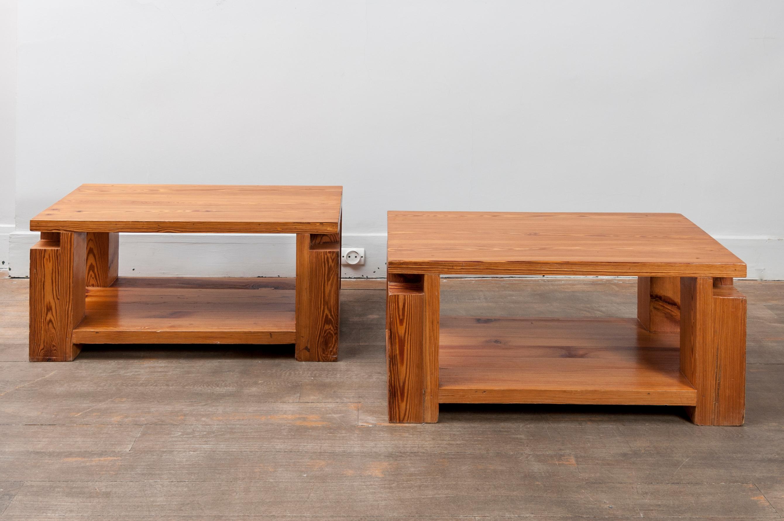 Pair of end tables in solid pinewood
In the style of Pierre Chapo
France, 1960s
 
Measures: Height 34 cm - 13.4 in.
Width 70 cm - 27.5 in.
Depth 39 cm - 15.3 in.
    