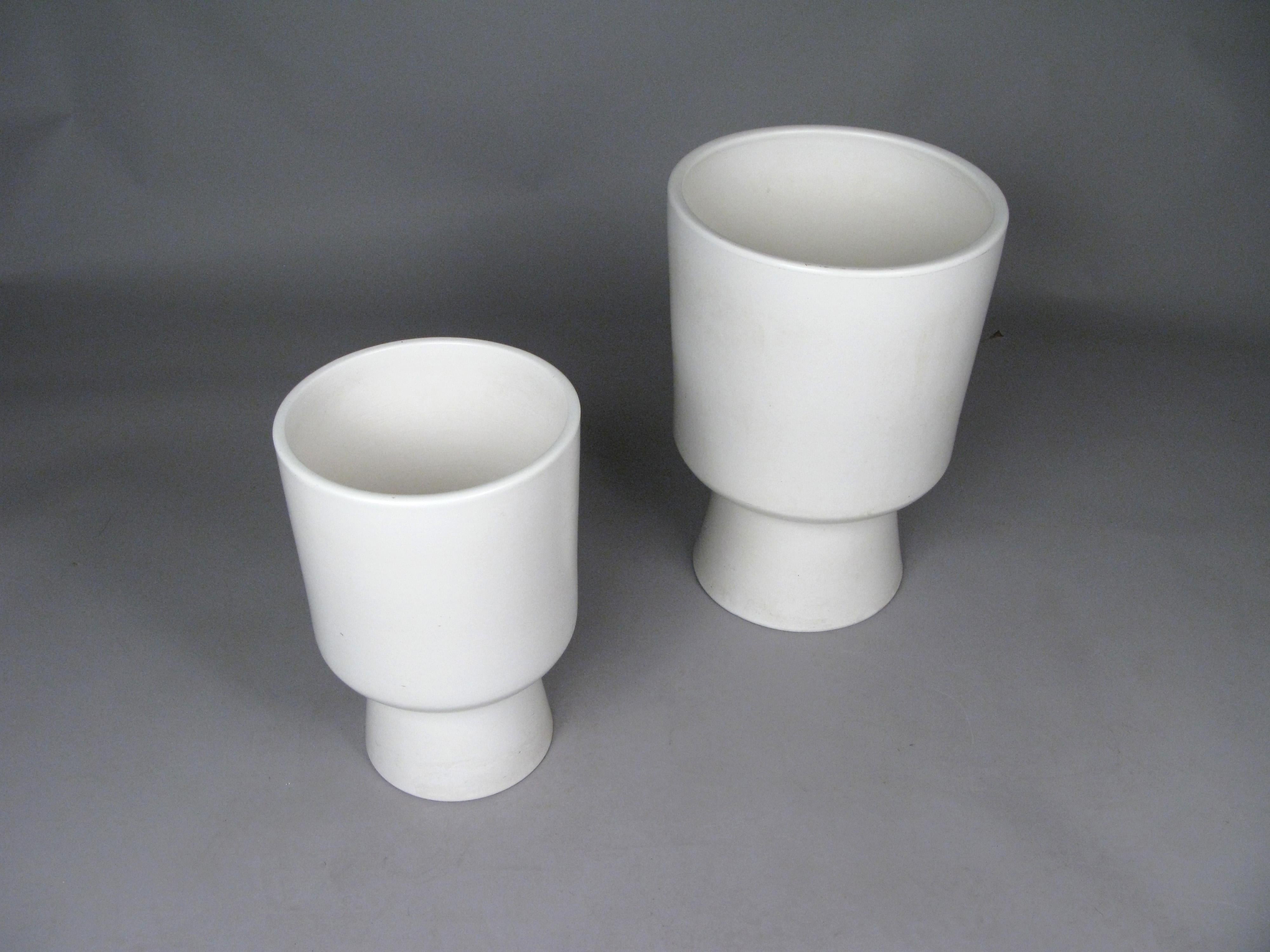Pair of Chalice Planters by Malcolm Leland for Architectural Pottery, 1960s In Good Condition In Hudson, NY