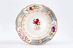 Coppia di piatti armoriali in porcellana inglese di Chamberlains Worcester