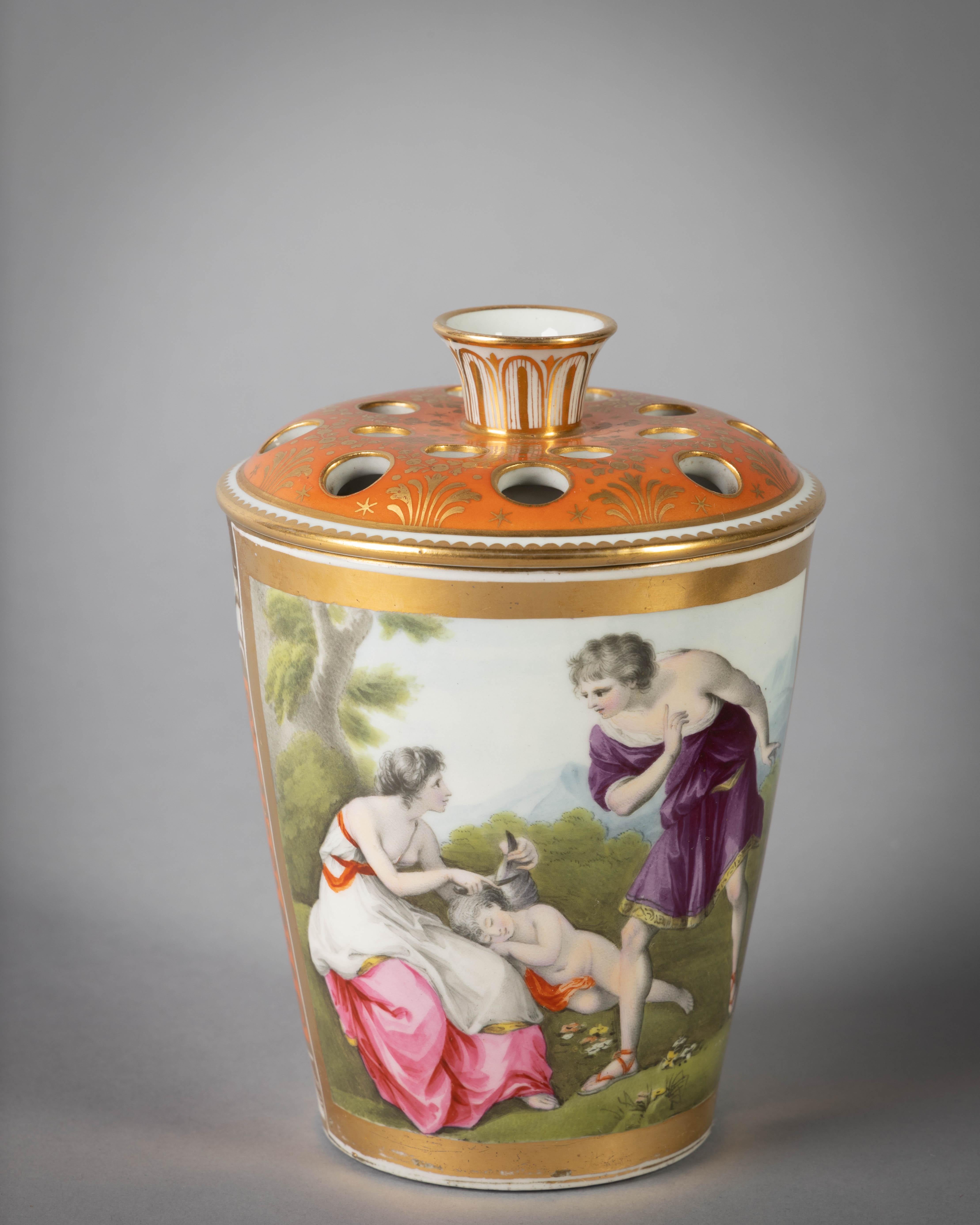 Inizio XIX secolo Coppia di vasi a forma di ramo di Chamberlains Worcester con fondo arancione e dorato, circa 1800 in vendita