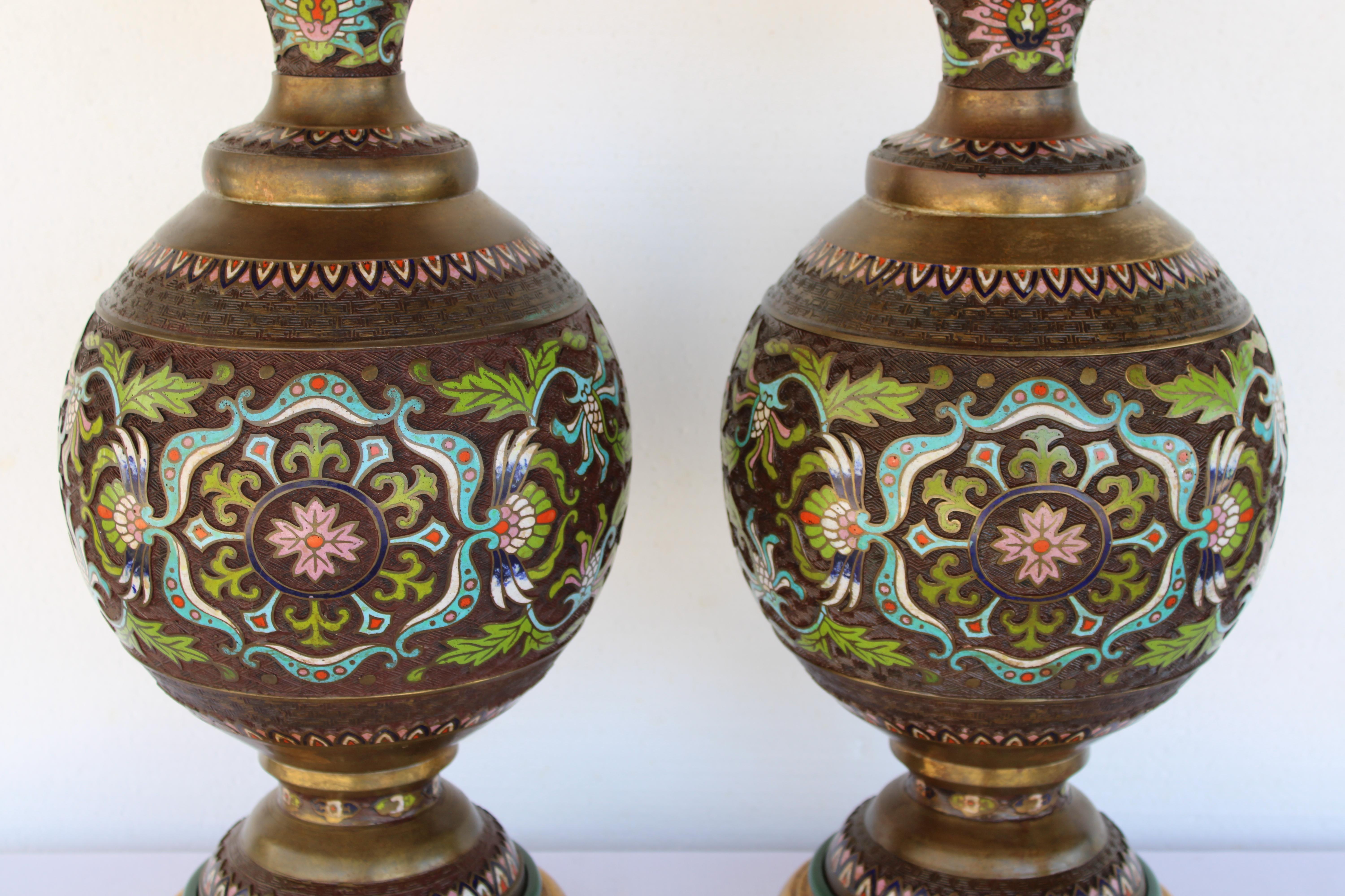 Pareja de Lámparas Champlevé de The MARBRO Lamp Company, Los Ángeles, CA. Latón en venta