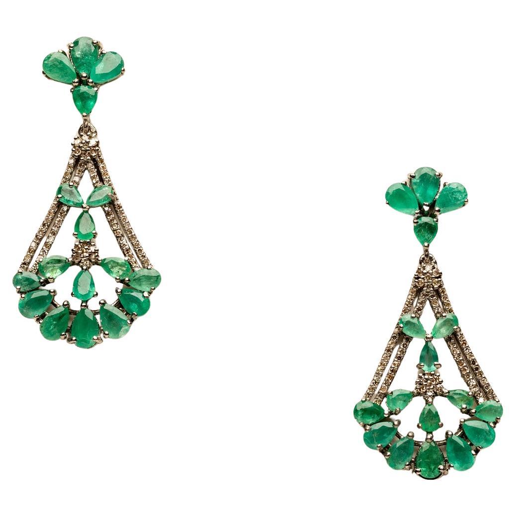 Coppia di orecchini Chandelier con smeraldi e diamanti a grappolo