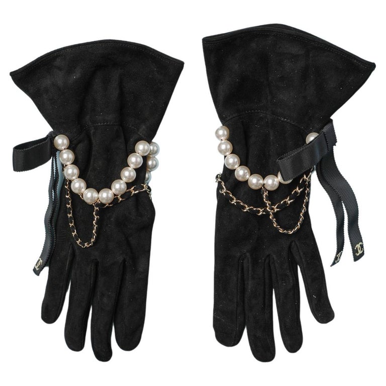 Pair of Chanel gloves in leather with chains and pearls at 1stDibs