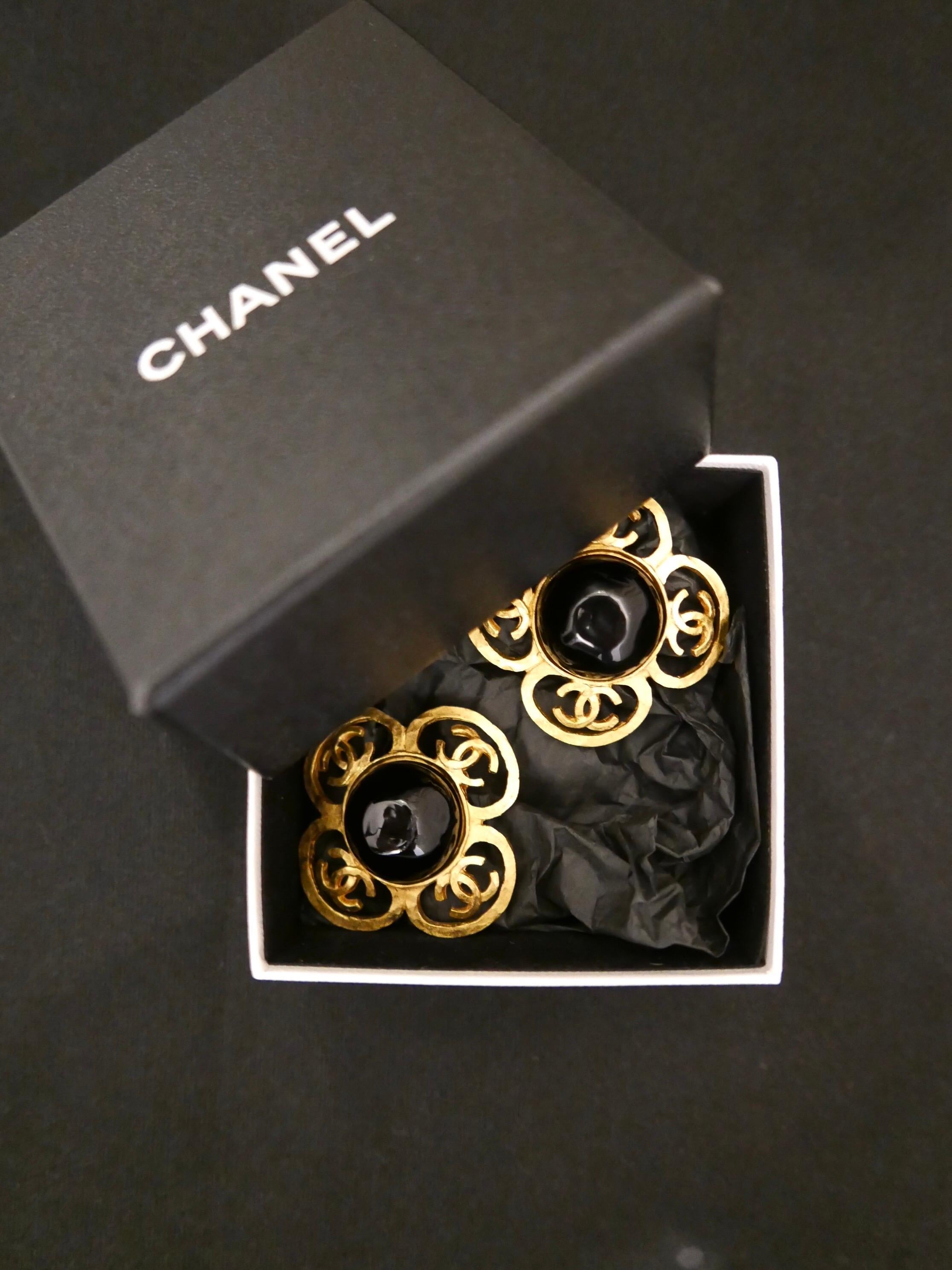 Women's 1995 Vintage CHANEL Black Gripoix Gold Toned CC Clover Earclips Clip On Earrings