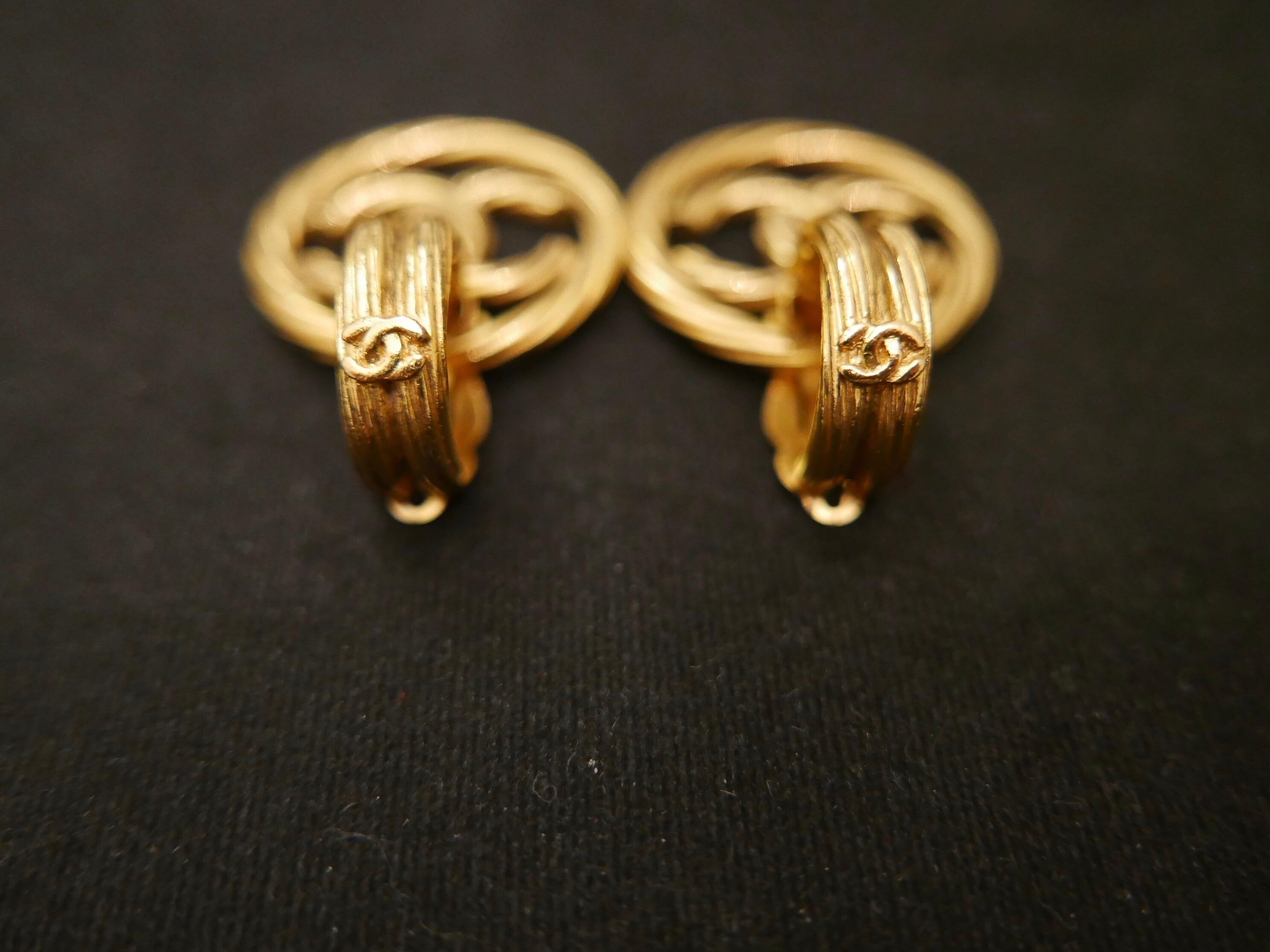 Pair of CHANEL Gold Toned CC Dangle Earclips Clip On Earrings In Good Condition In Bangkok, TH