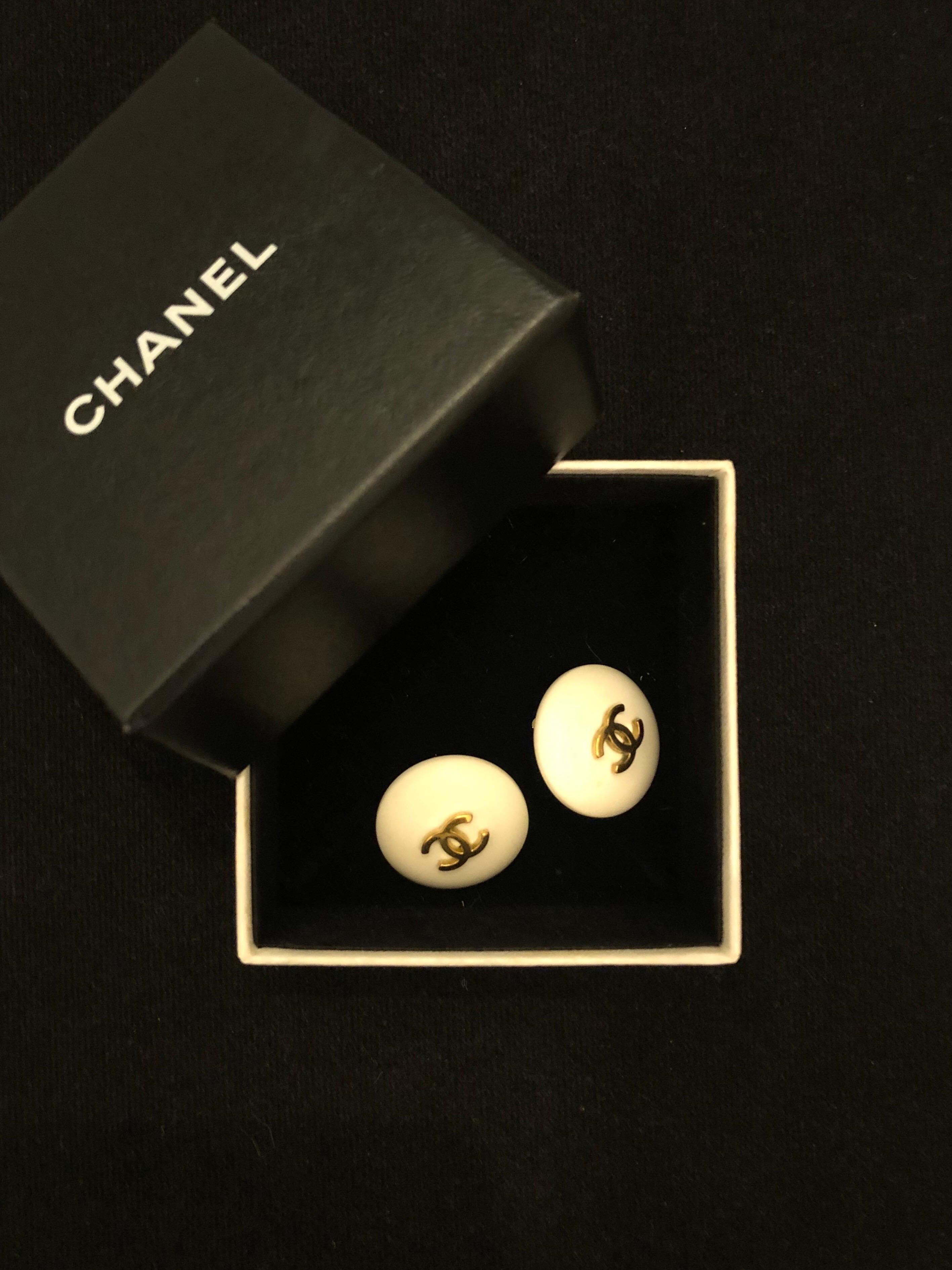 Women's or Men's 1990s Vintage CHANEL Resin Button CC Earclips Clip On Earrings Ivory