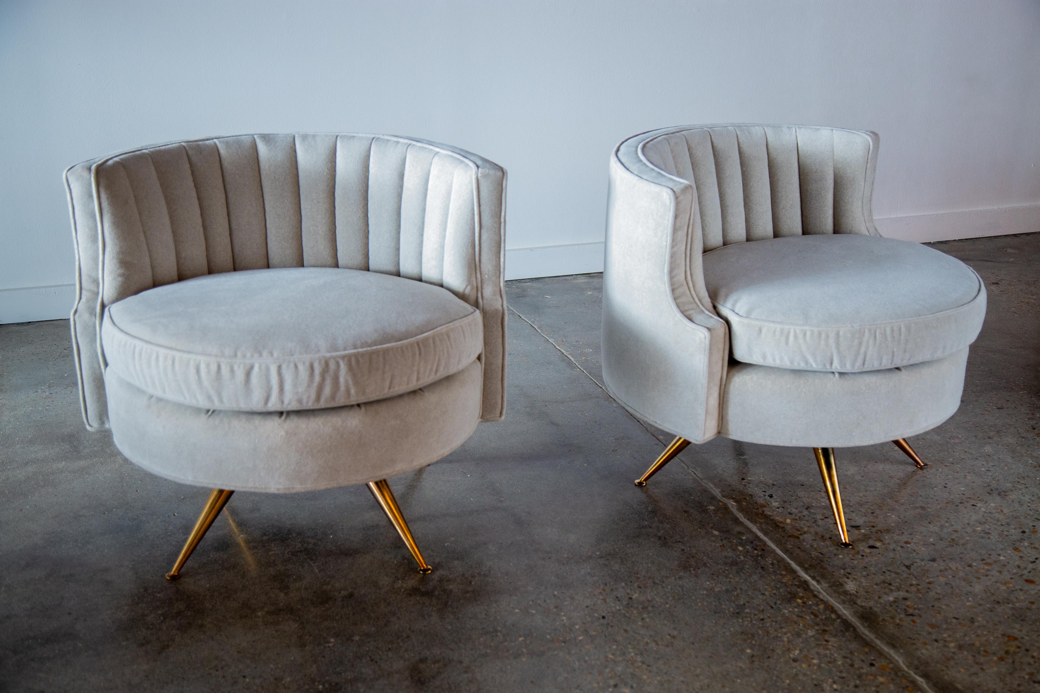 Mid-Century Modern Pair of Channel tufted barrel swivel Chairs by Henry Glass for JG furniture For Sale