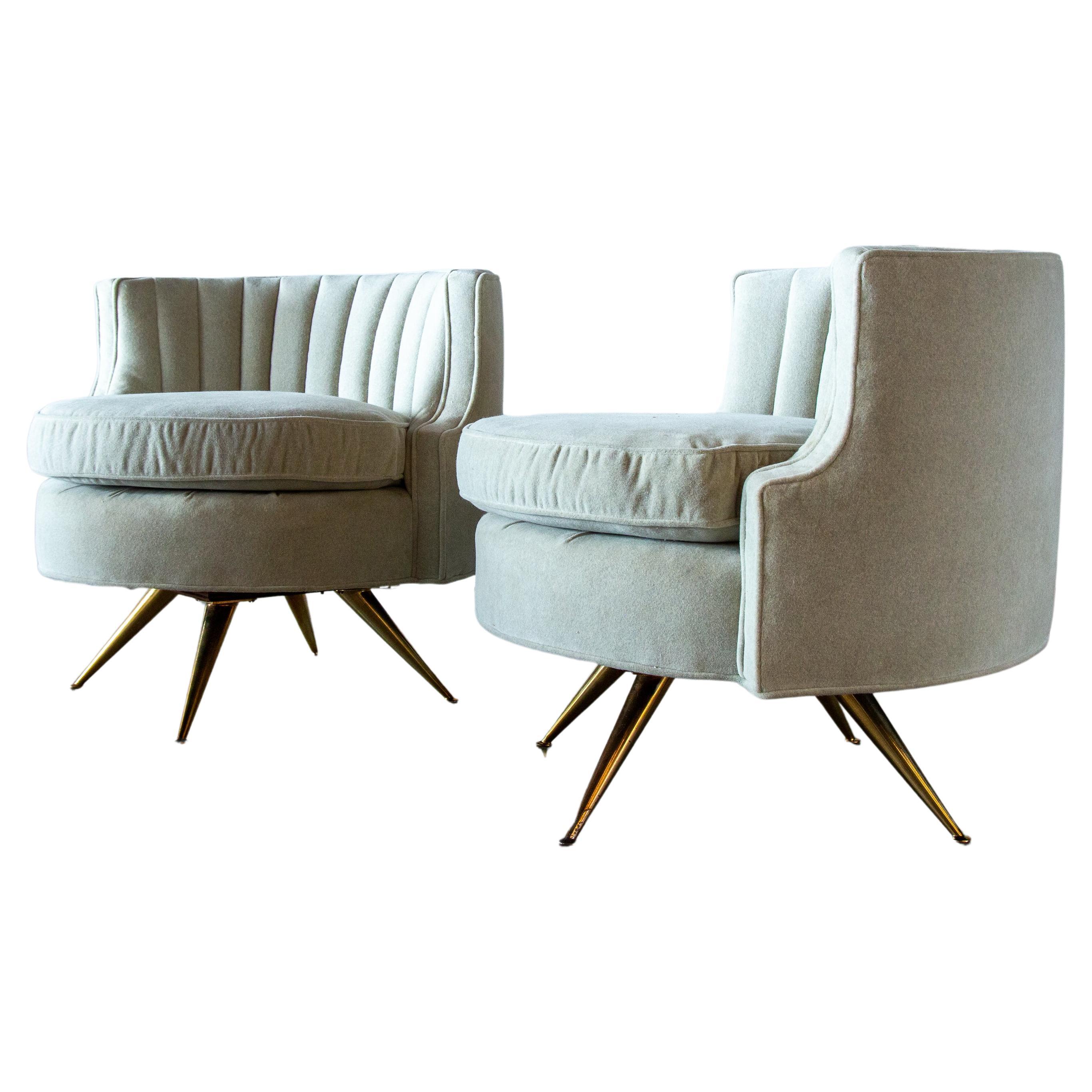 Paire de chaises pivotantes en tonneau touffeté de canaux par Henry Glass pour JG furniture en vente