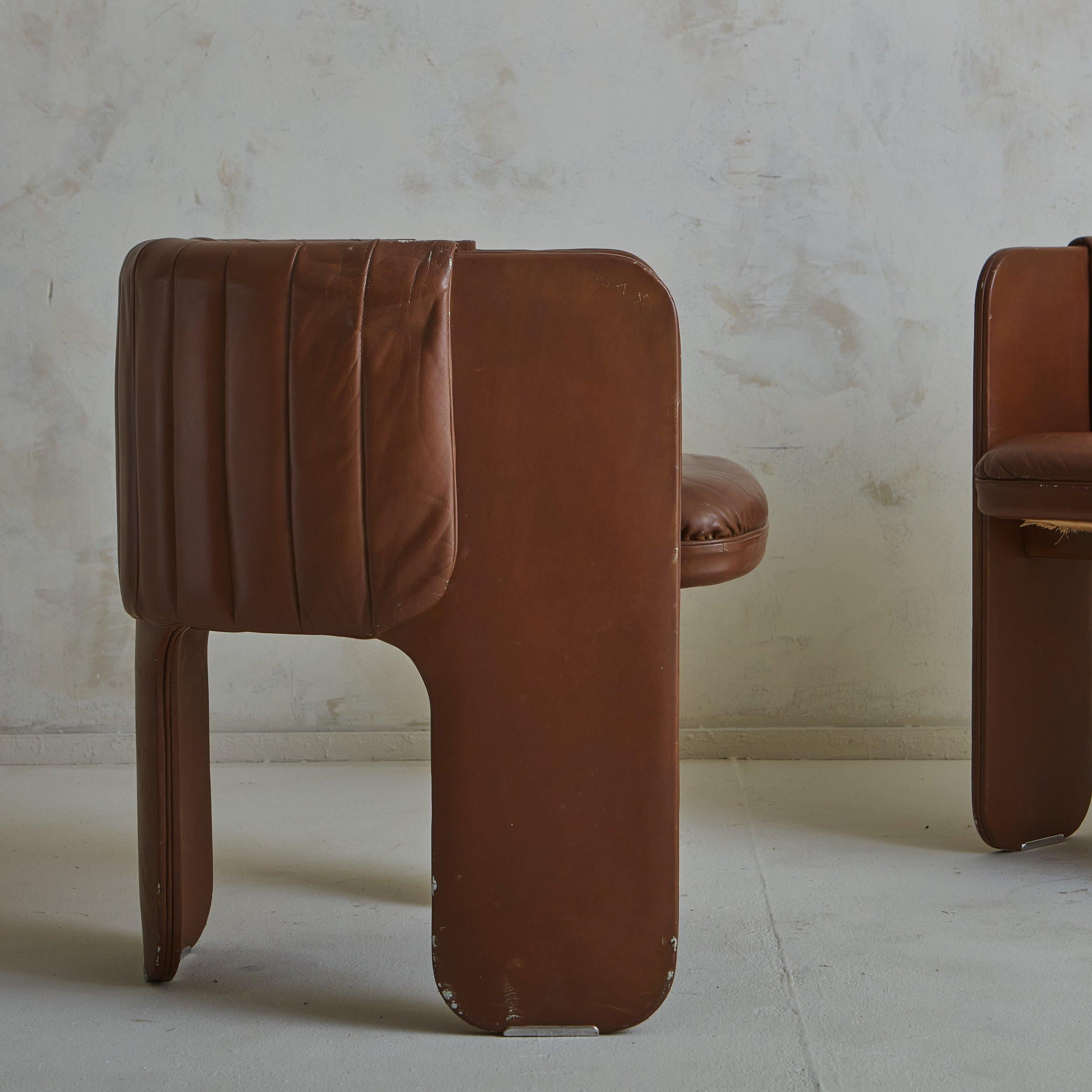 italien Paire de chaises d'appoint cannelées avec pouf de Luigi Massoni pour Poltrona Frau en vente