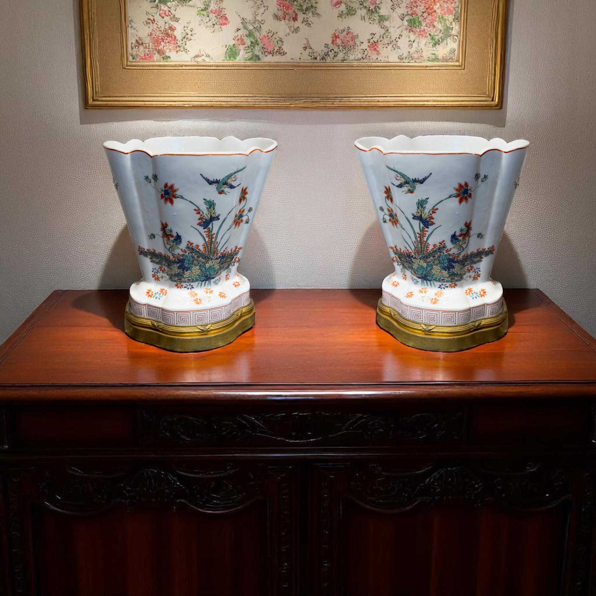 Pair of Chantilly Porcelain Vases Mounted in Gilt Bronze, 19th Century in vendita 4