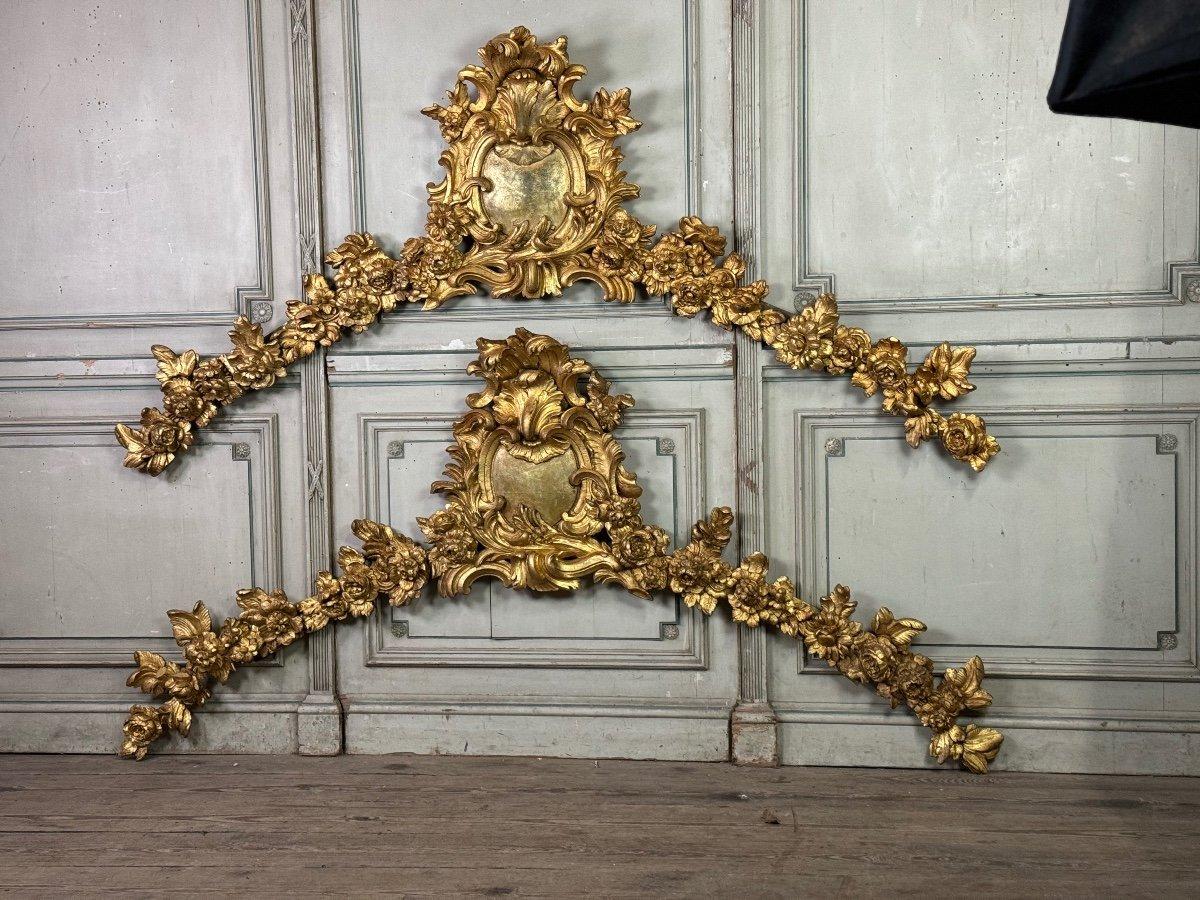 Pair Of Chapel Tops In Carved And Gilded Wood, Netherlands, 17th Century For Sale 2