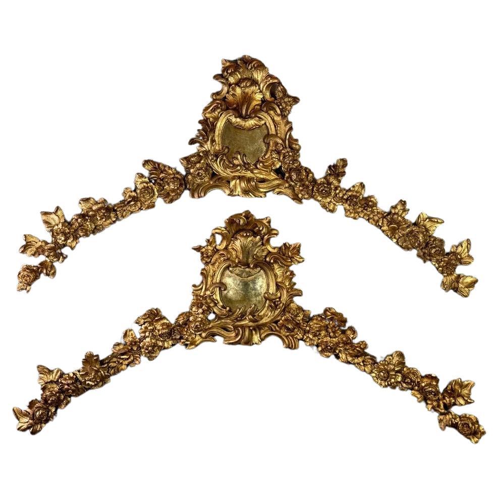 Pair Of Chapel Tops In Carved And Gilded Wood, Netherlands, 17th Century For Sale