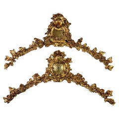Antique Pair Of Chapel Tops In Carved And Gilded Wood, Netherlands, 17th Century