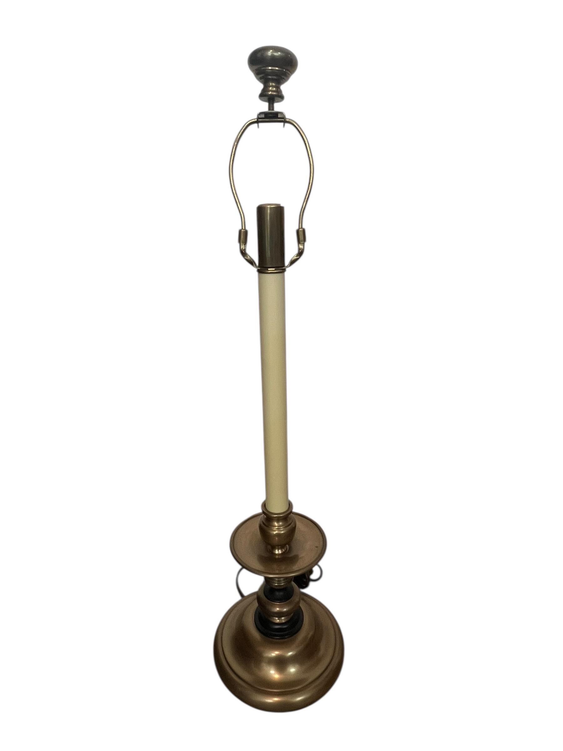 Pair of Chapman Brass table lamps Neoclassical, Regency, Candlestick style In Good Condition For Sale In Walnut Creek, CA
