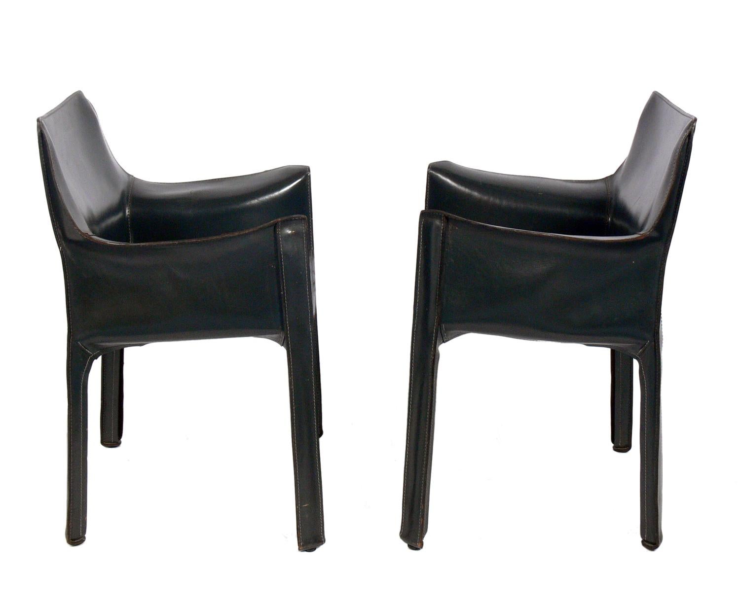 Mid-Century Modern Pair of Charcoal Gray Leather Cab Chairs by Mario Bellini for Cassina