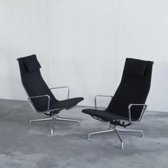 Ein Paar Charles and Ray Eames EA322 Swivel Lounge Chairs für Herman Miller 1984