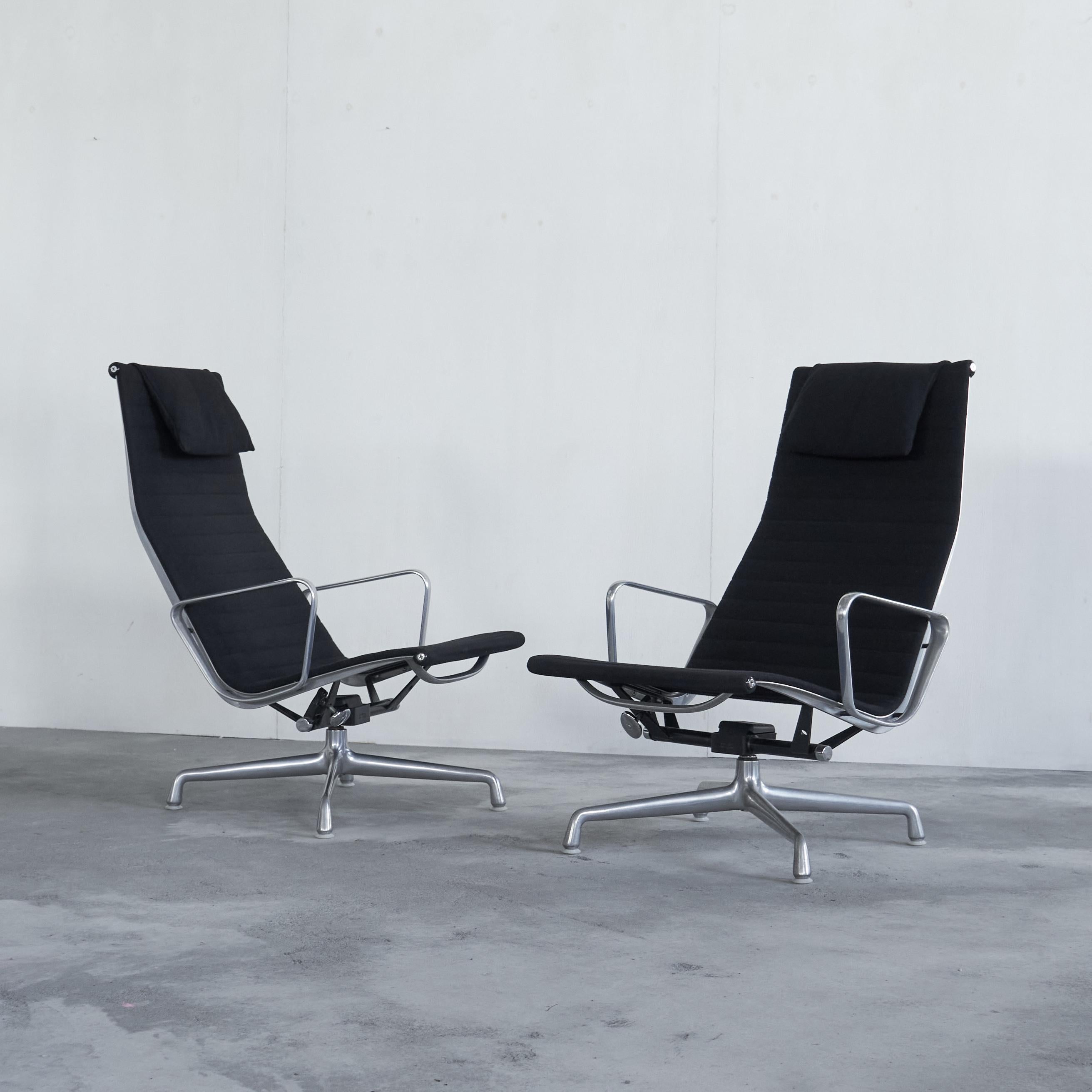 Paire de chaises longues pivotantes Charles and Ray Eames EA322 pour Herman Miller 1984 Bon état - En vente à Tilburg, NL