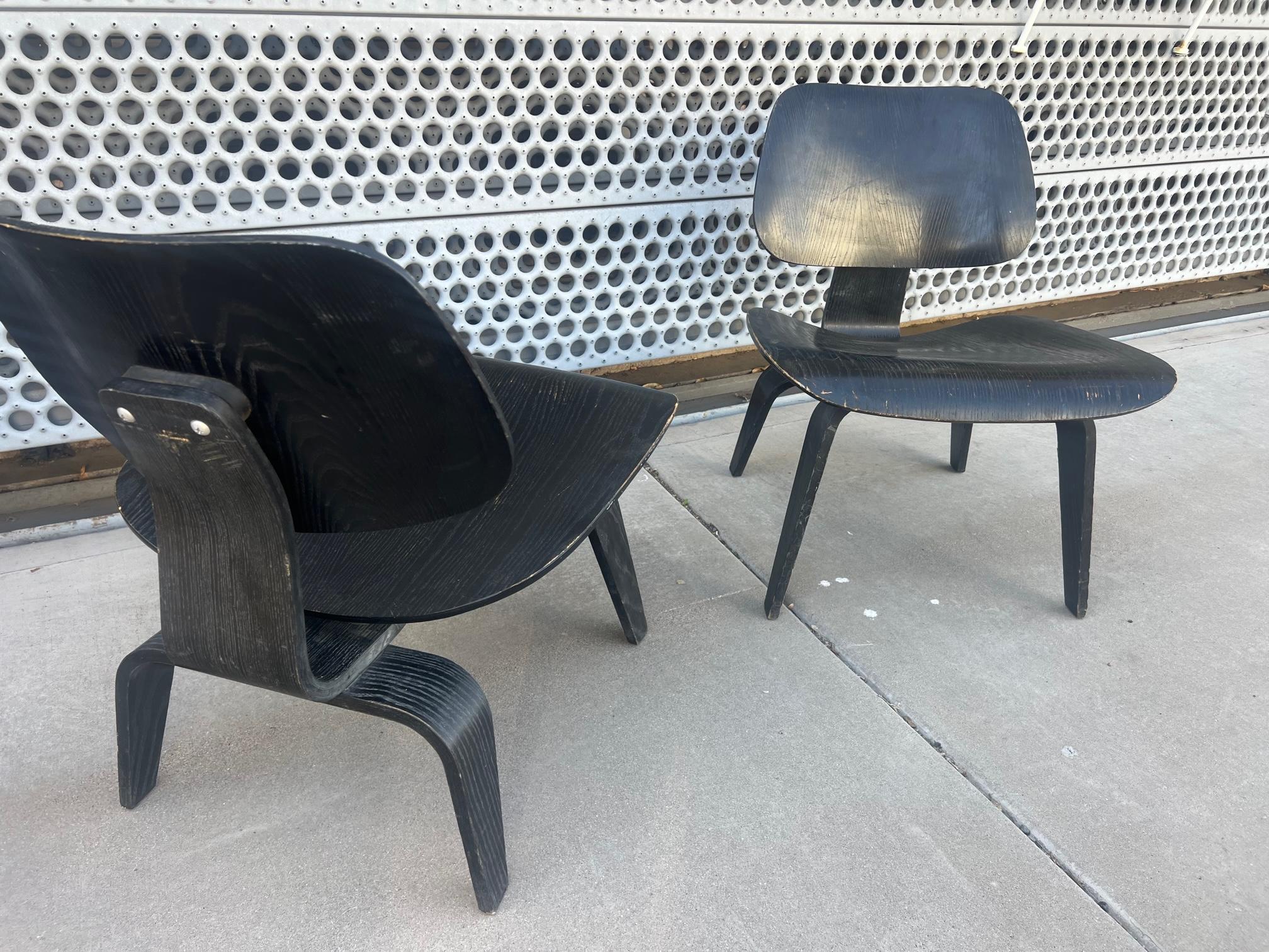 American Pair of Charles and Ray Eames, LCW Lounge Chair, circa 1960 For Sale