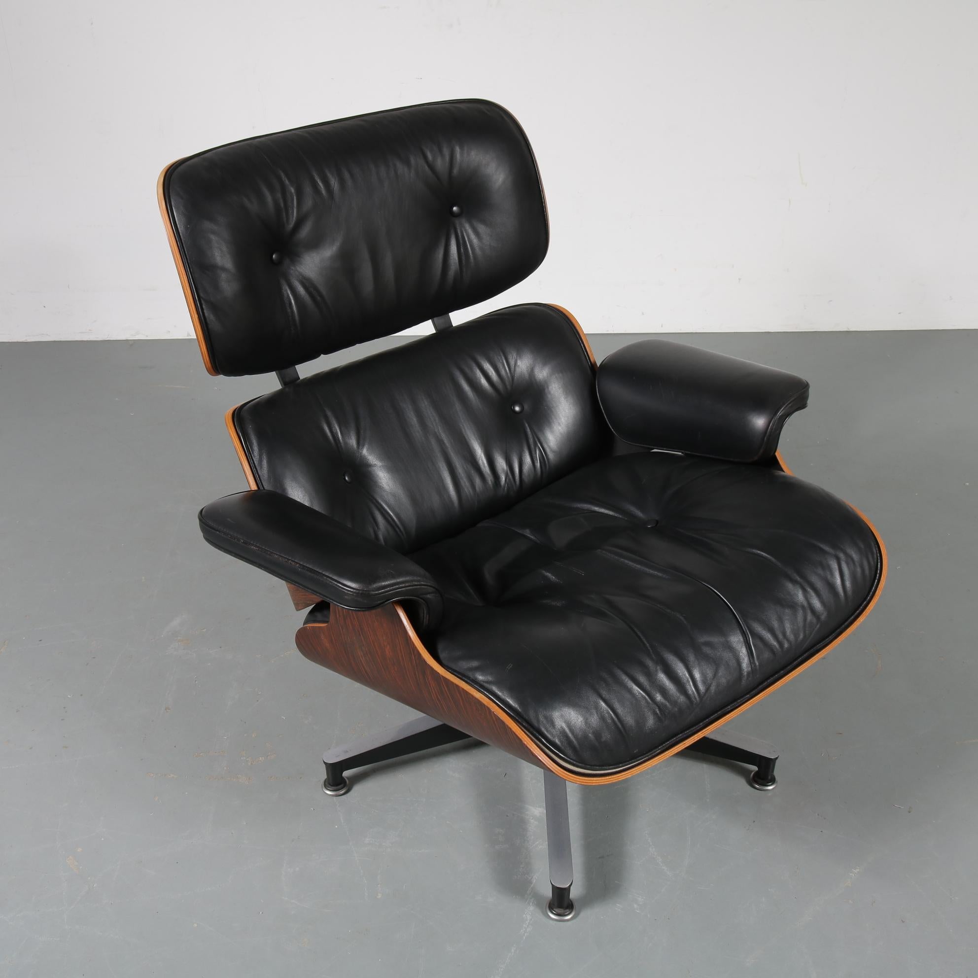 Pair of Charles and Ray Eames Lounge Chairs for Herman Miller, circa 1970 4