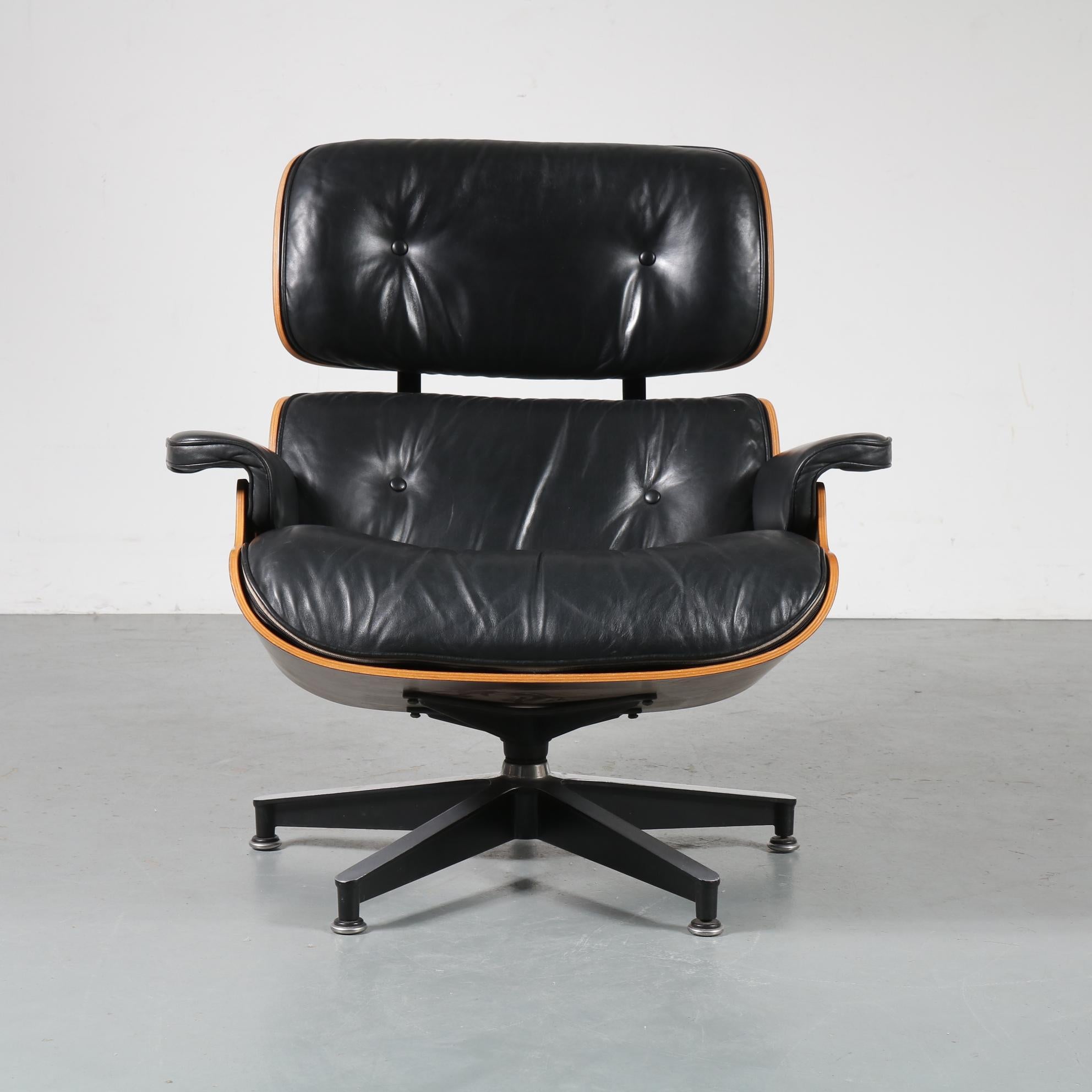 Pair of Charles and Ray Eames Lounge Chairs for Herman Miller, circa 1970 5