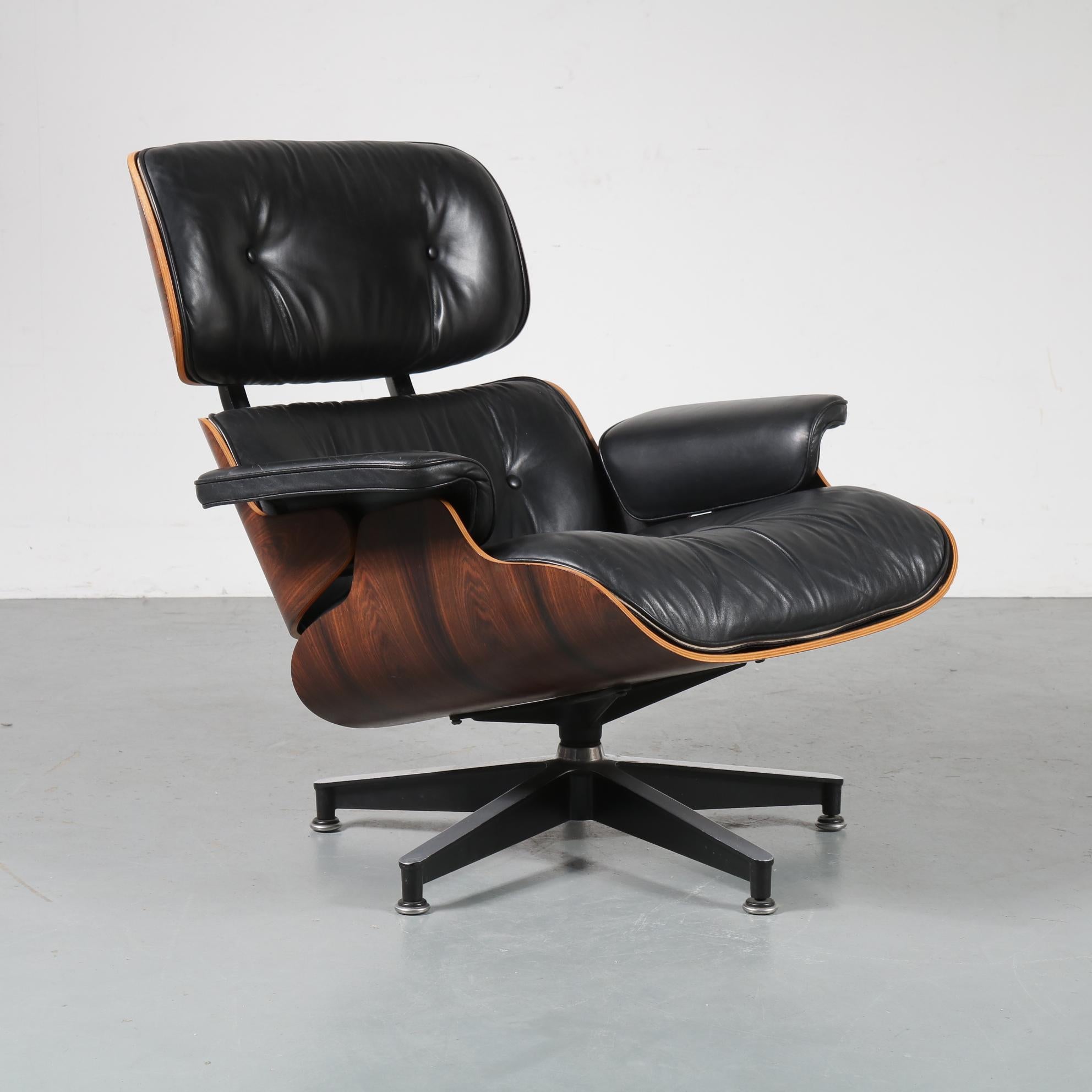 Pair of Charles and Ray Eames Lounge Chairs for Herman Miller, circa 1970 6